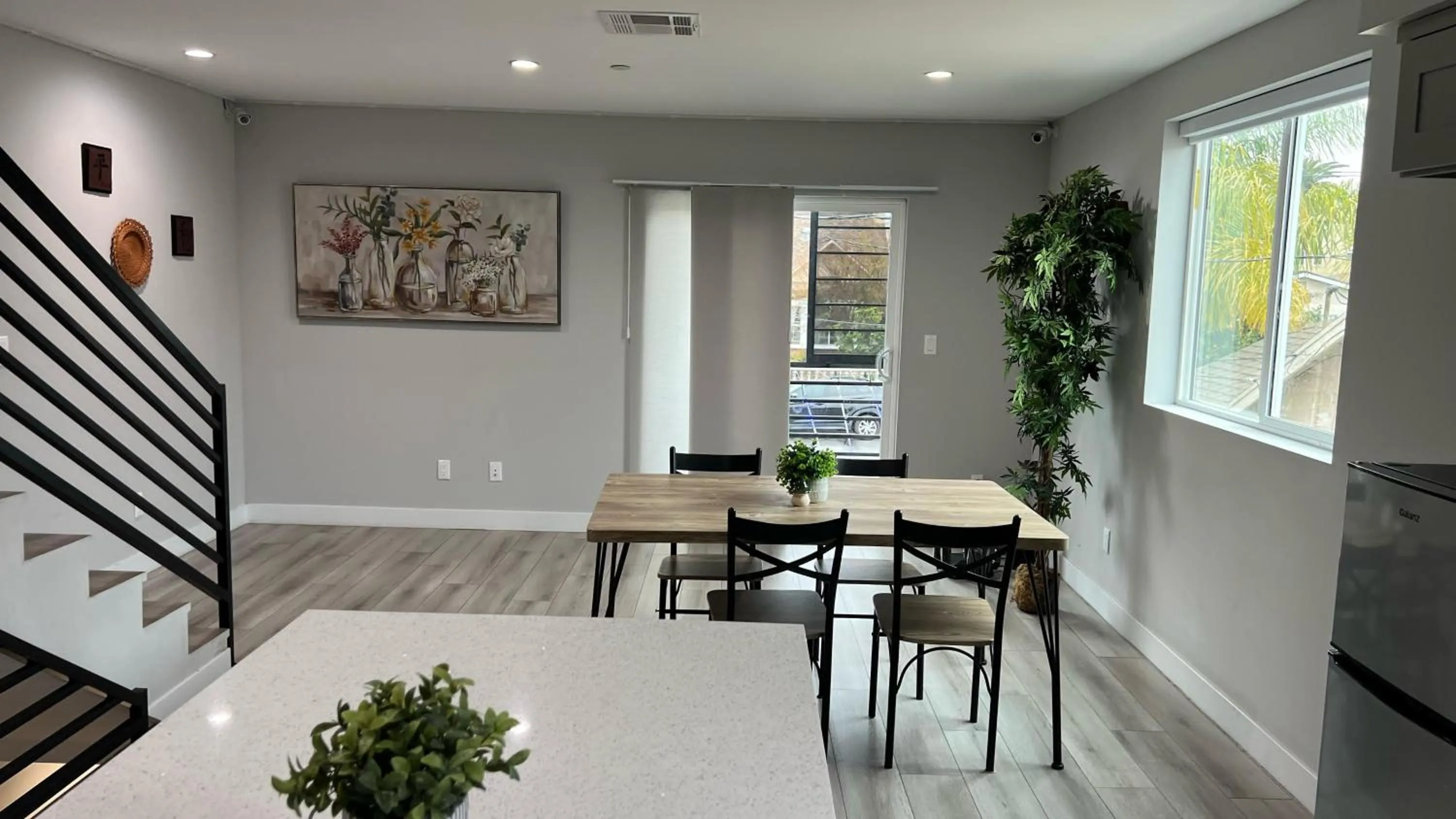 Kitchen or kitchenette in Normandie Hostel