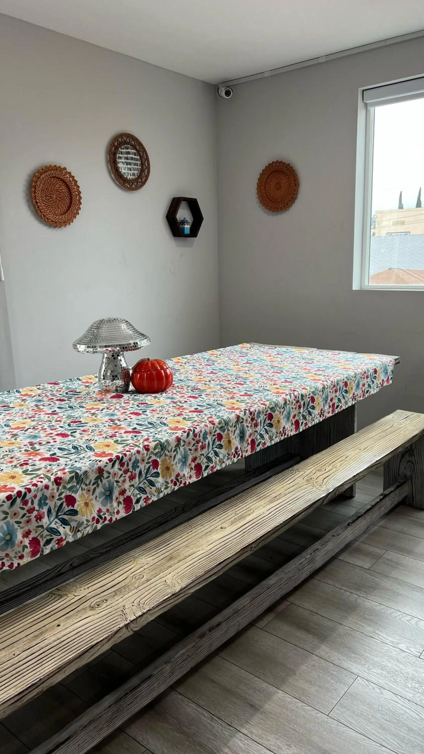 Kitchen or kitchenette, Bed in Normandie Hostel