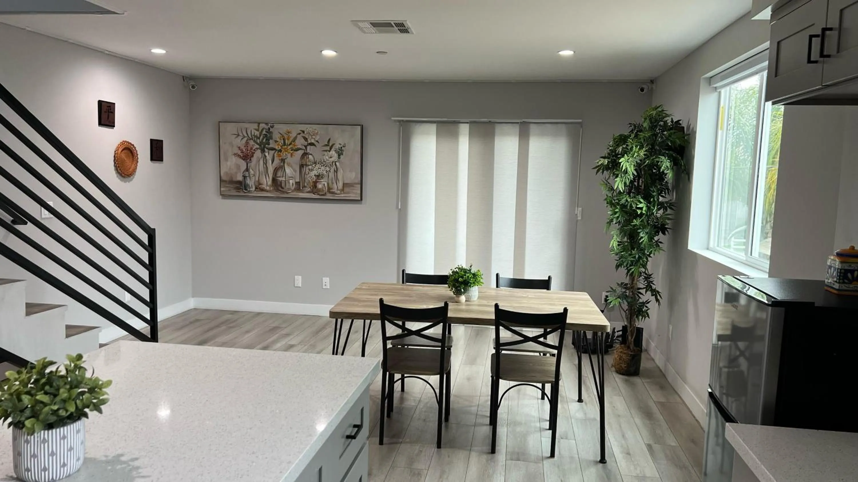 Kitchen or kitchenette in Normandie Hostel