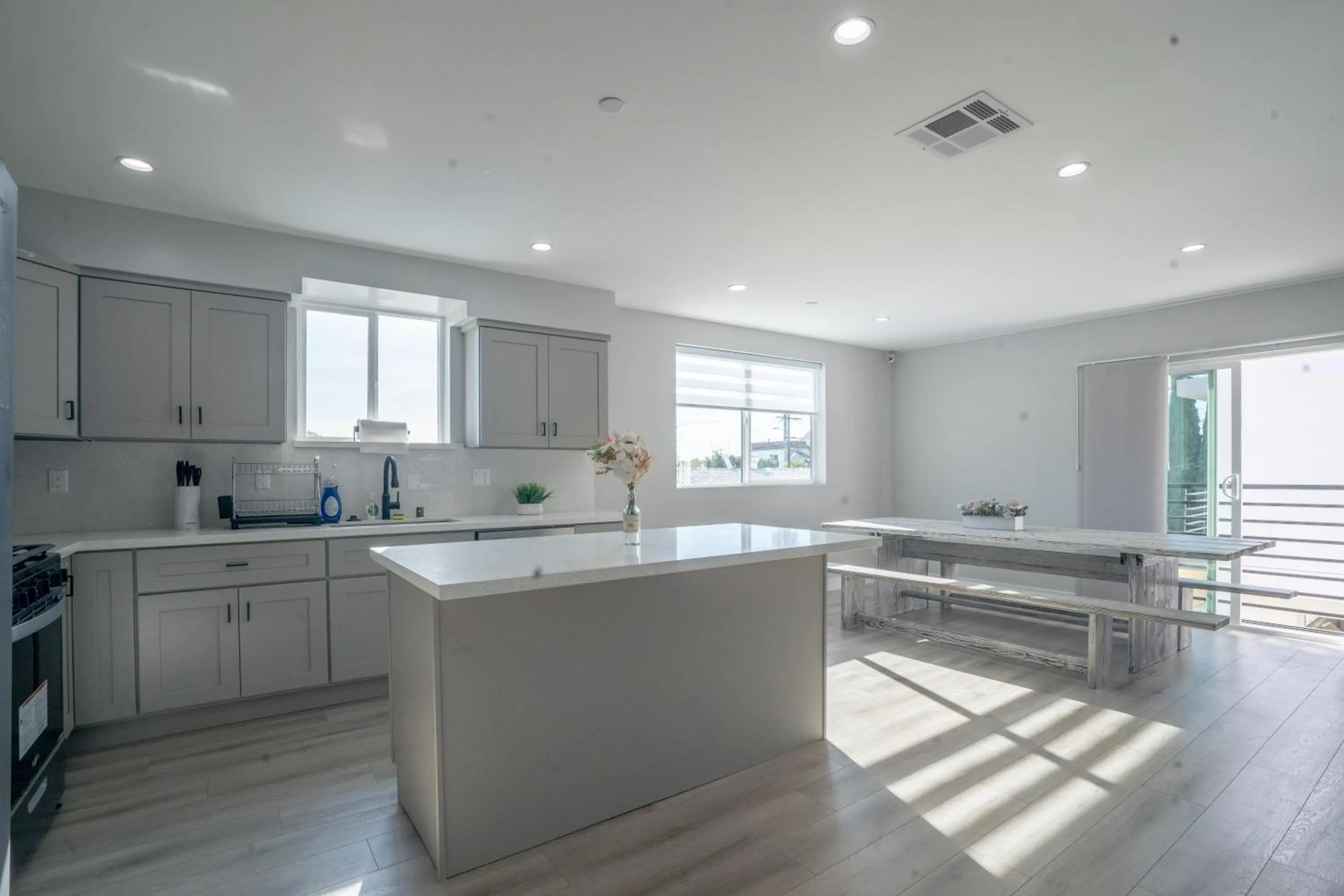 Kitchen or kitchenette in Normandie Hostel