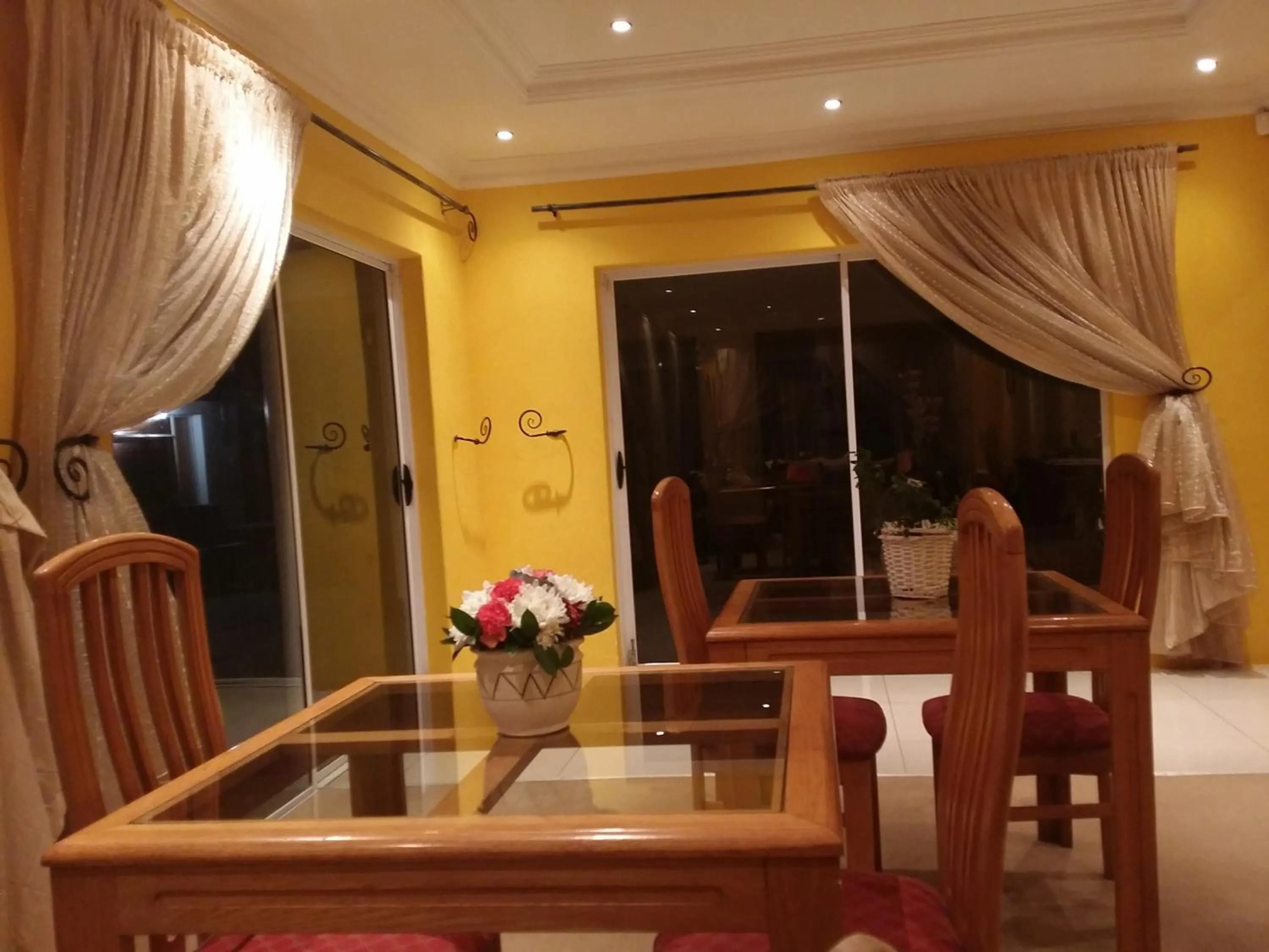 Restaurant/places to eat in Alicia's B&B