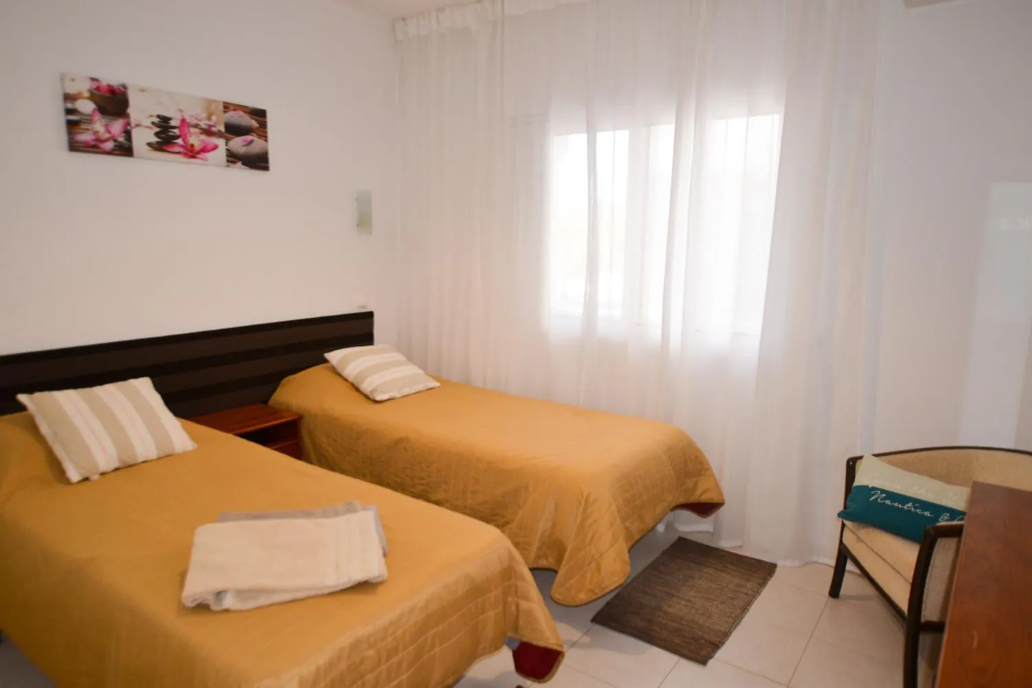 Bedroom, Bed in Algarpraia