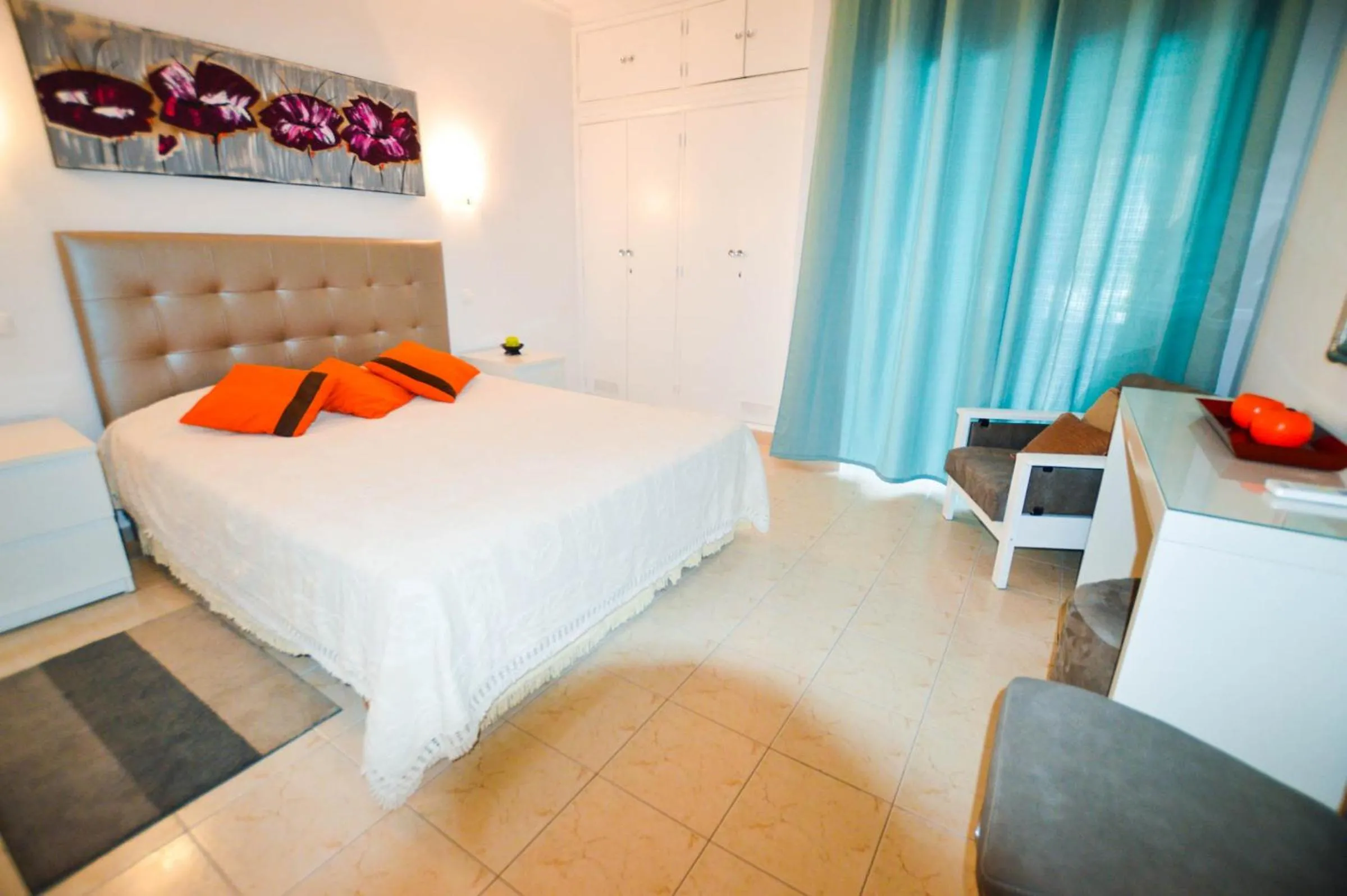 Bedroom, Bed in Algarpraia