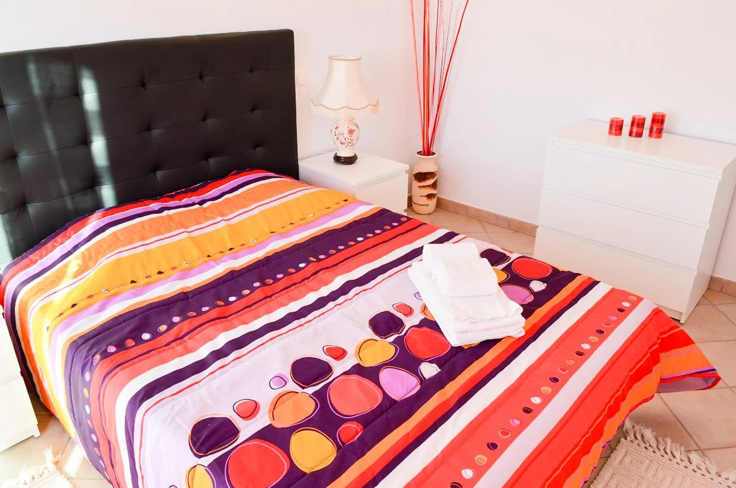 Bedroom, Bed in Algarpraia