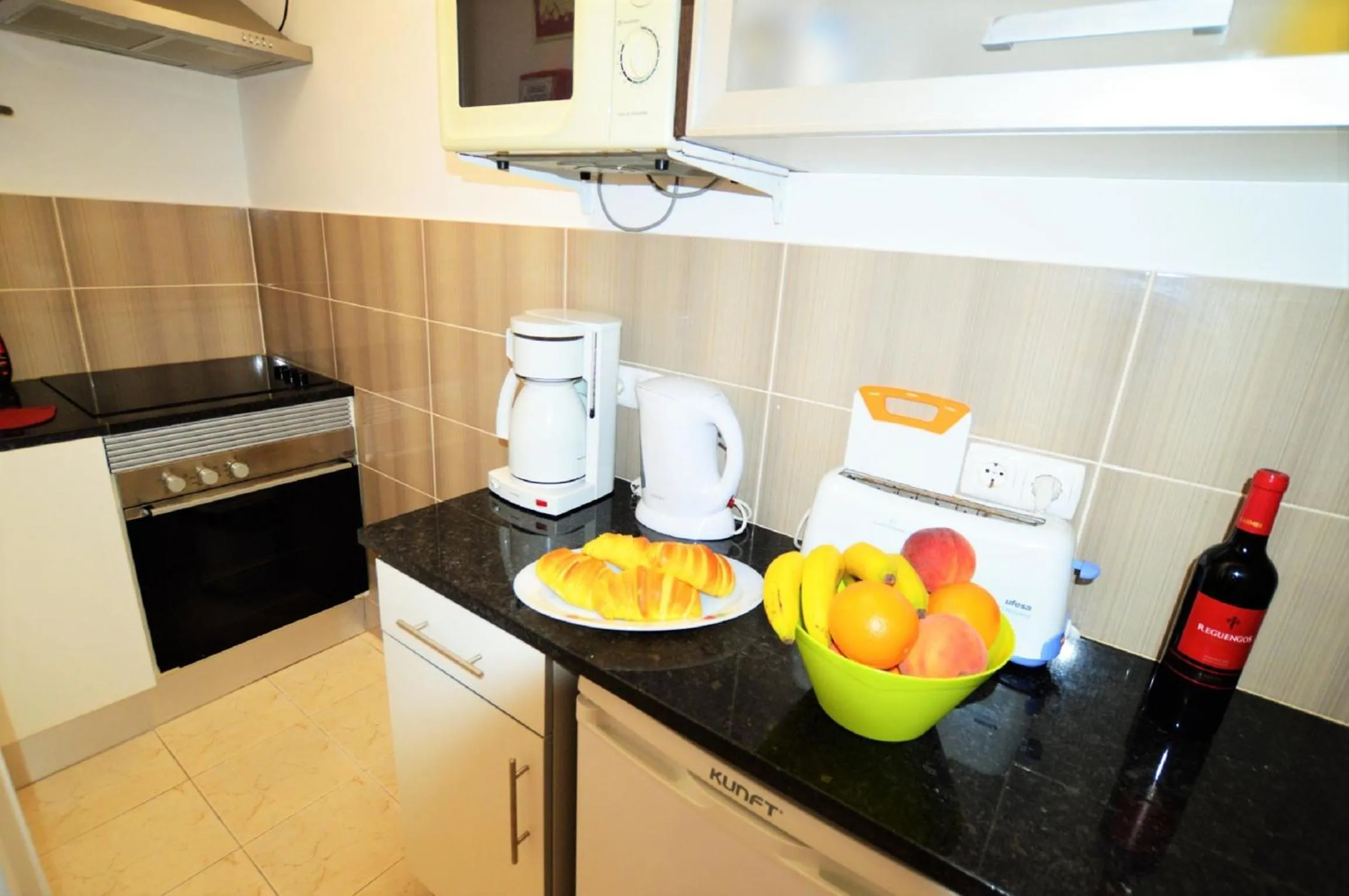 Communal kitchen in Algarpraia