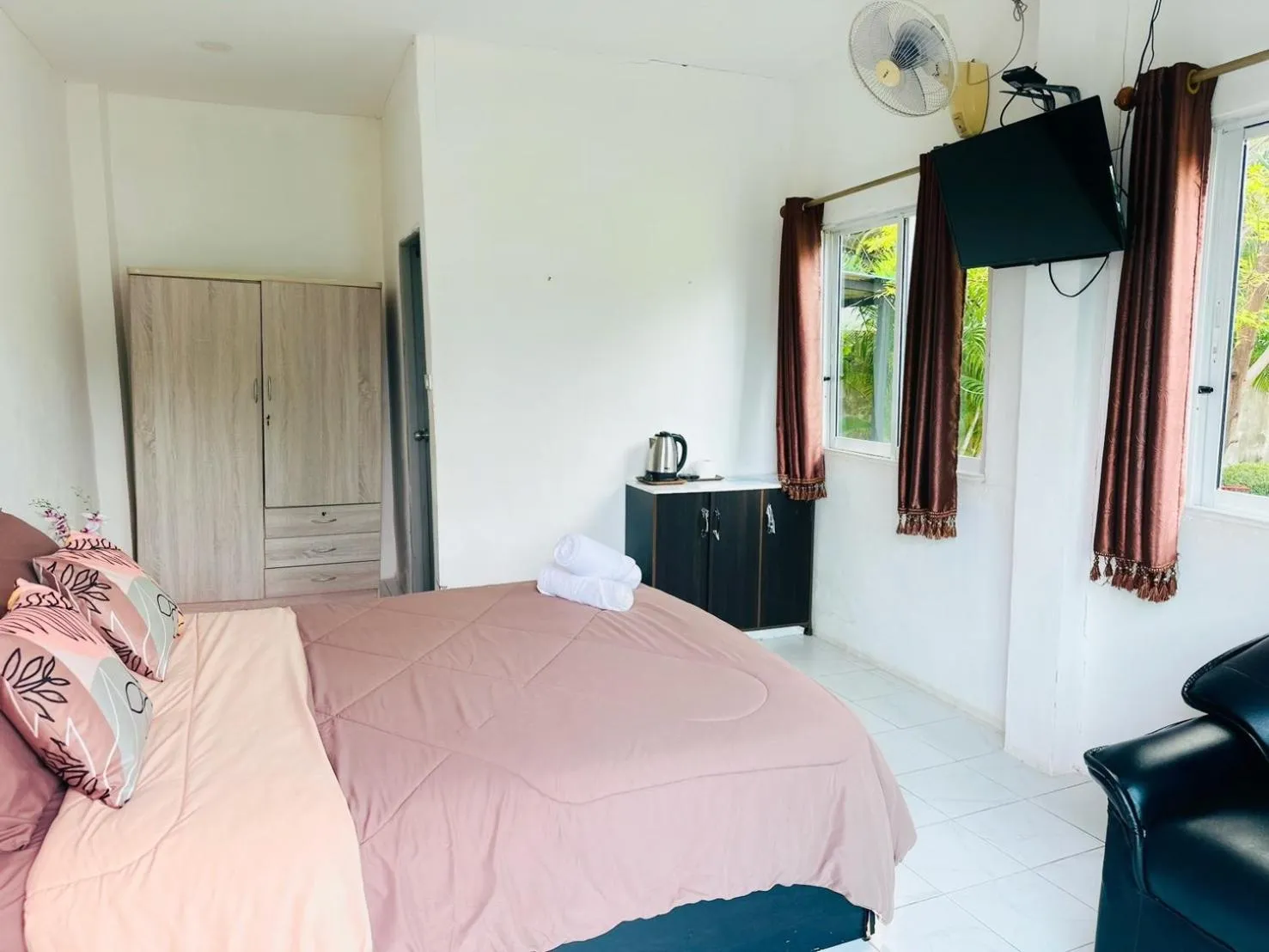 Bed in Billabong Golf Club & Resort