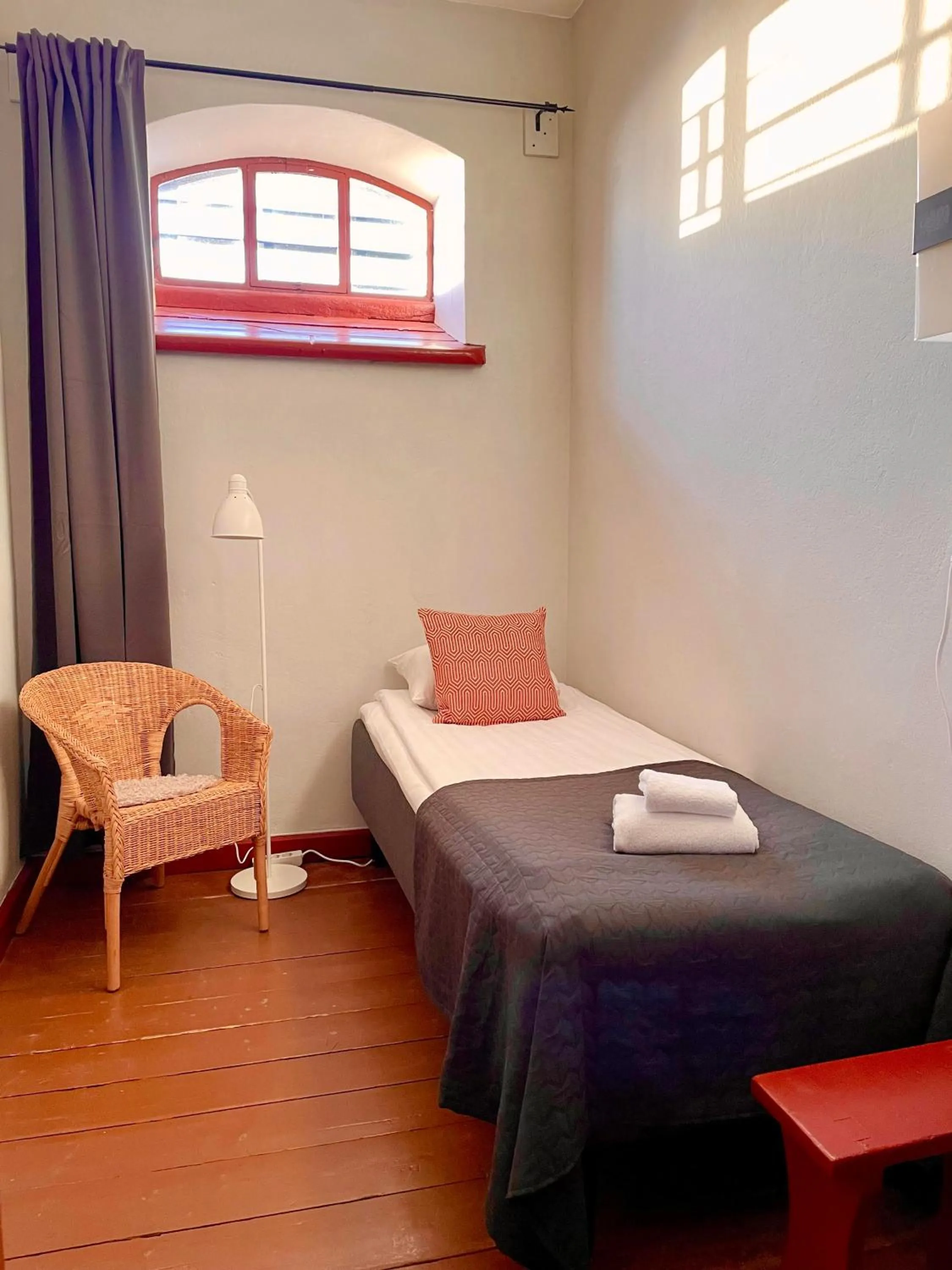 Photo of the whole room, Bed in Fästningens