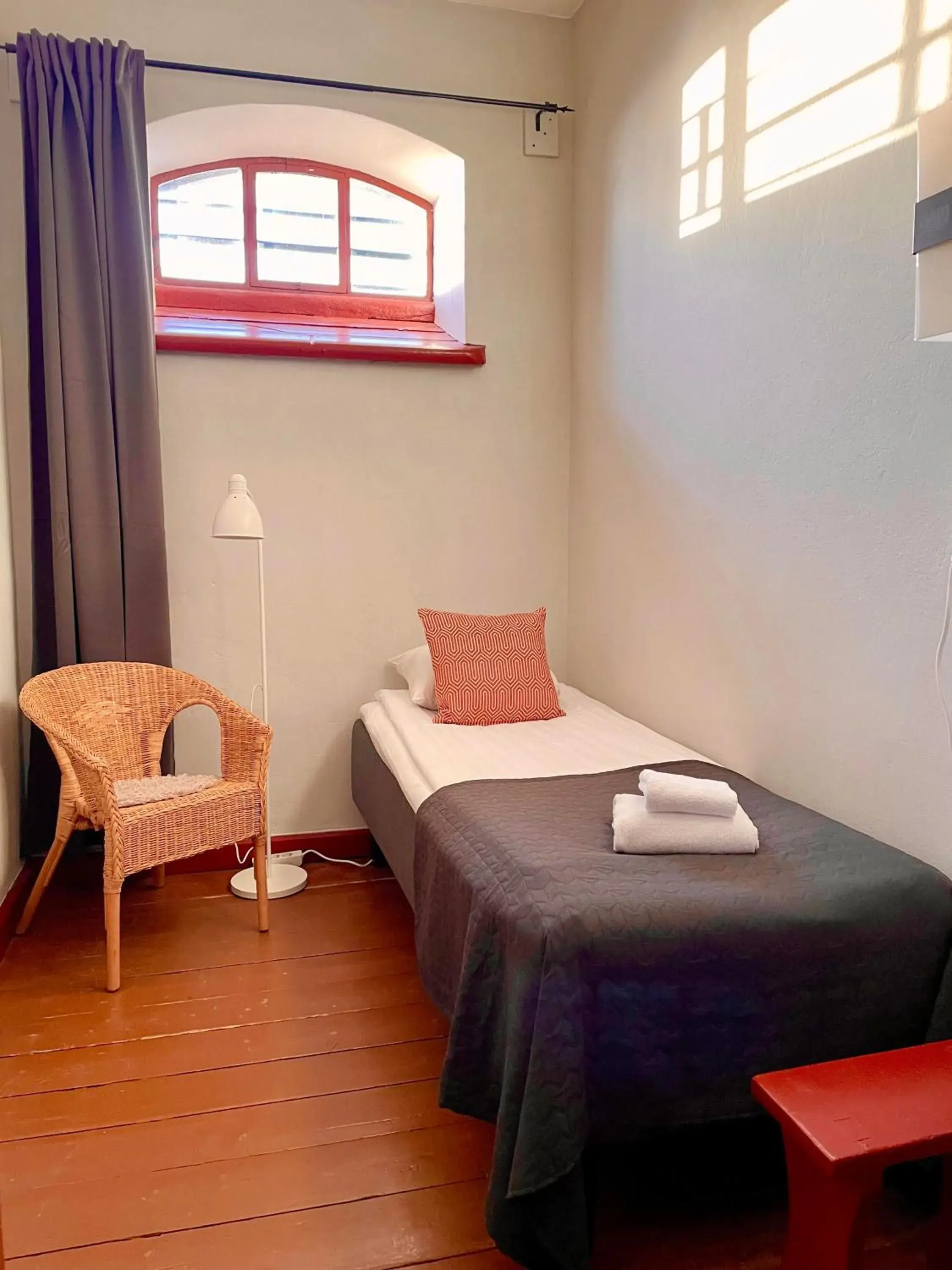 Single Cell with Shared Bathroom - single occupancy - Hostel Room in Fästningens Single Cell with Shared Bathroom - single occupancy - Hostel Room in Fästningens