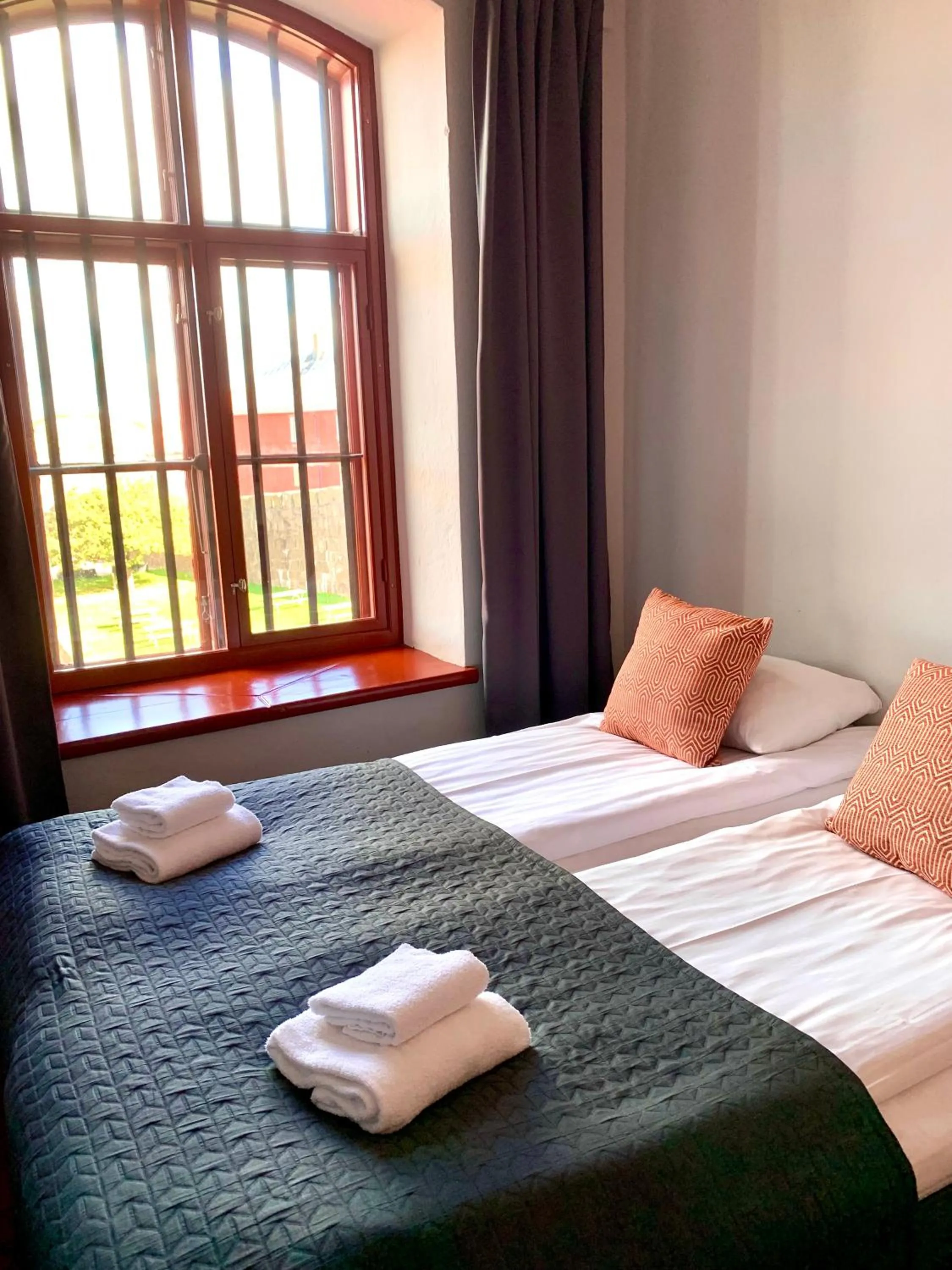 Property building, Bed in Fästningens