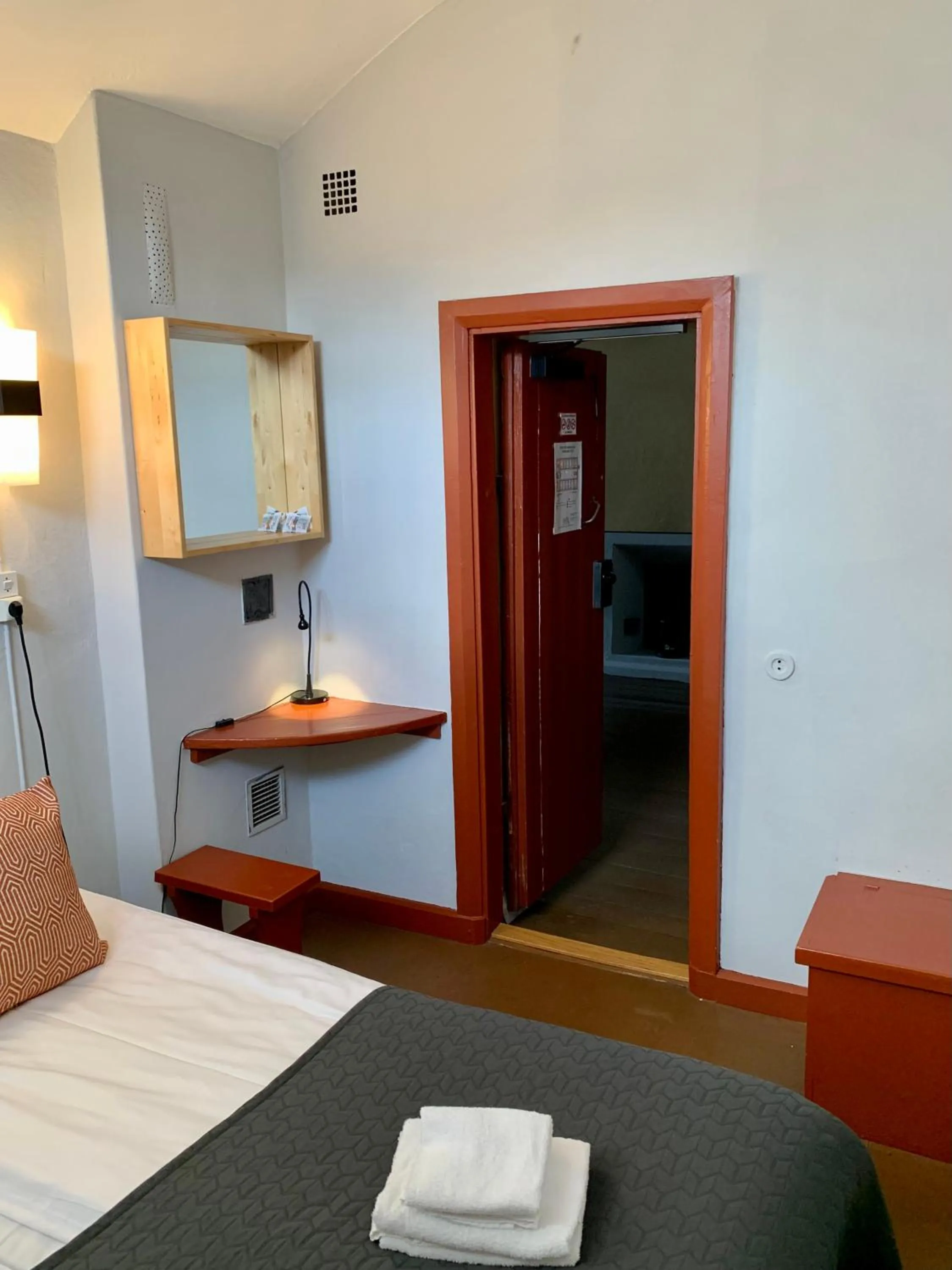 Photo of the whole room, Bed in Fästningens