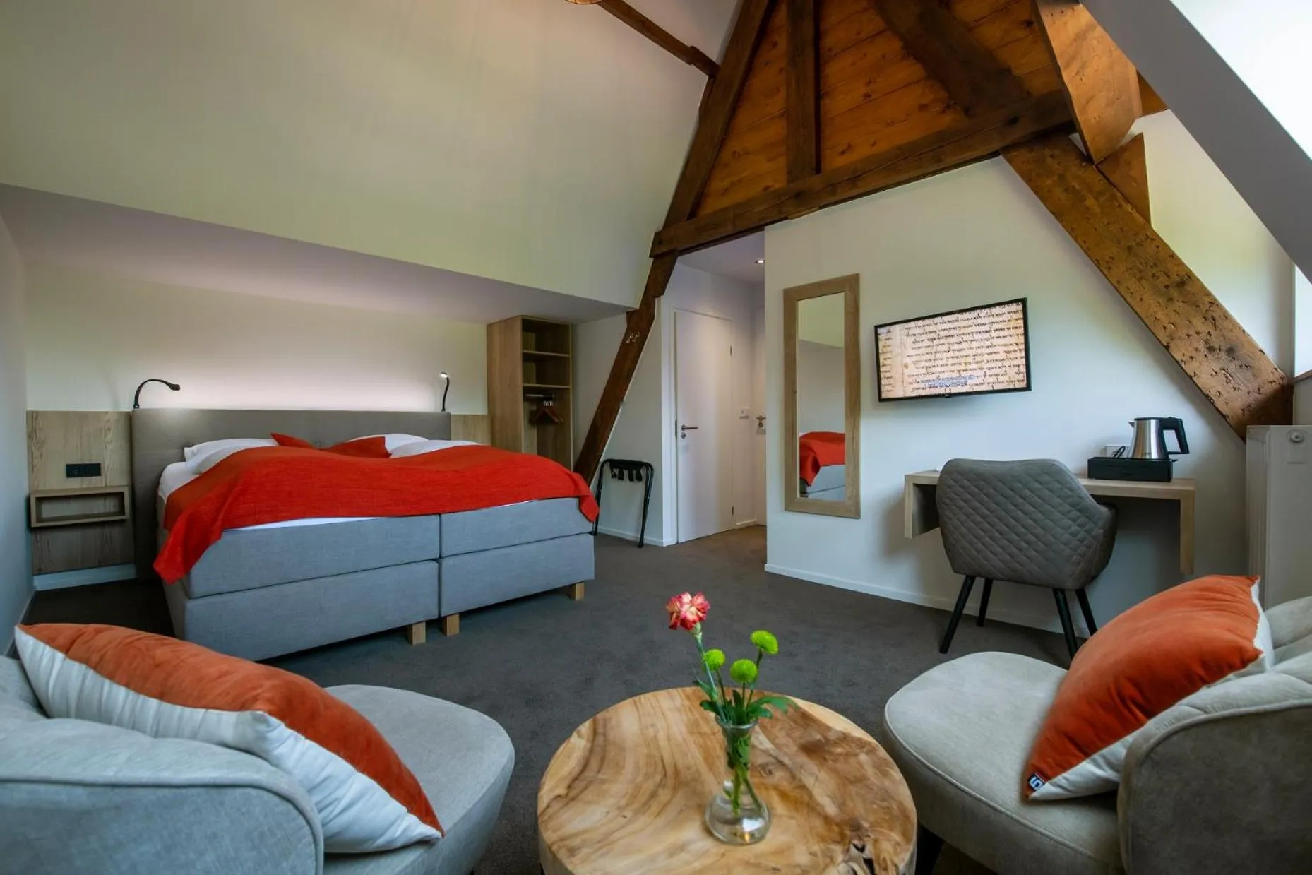 Photo of the whole room in Hotel Bergrust