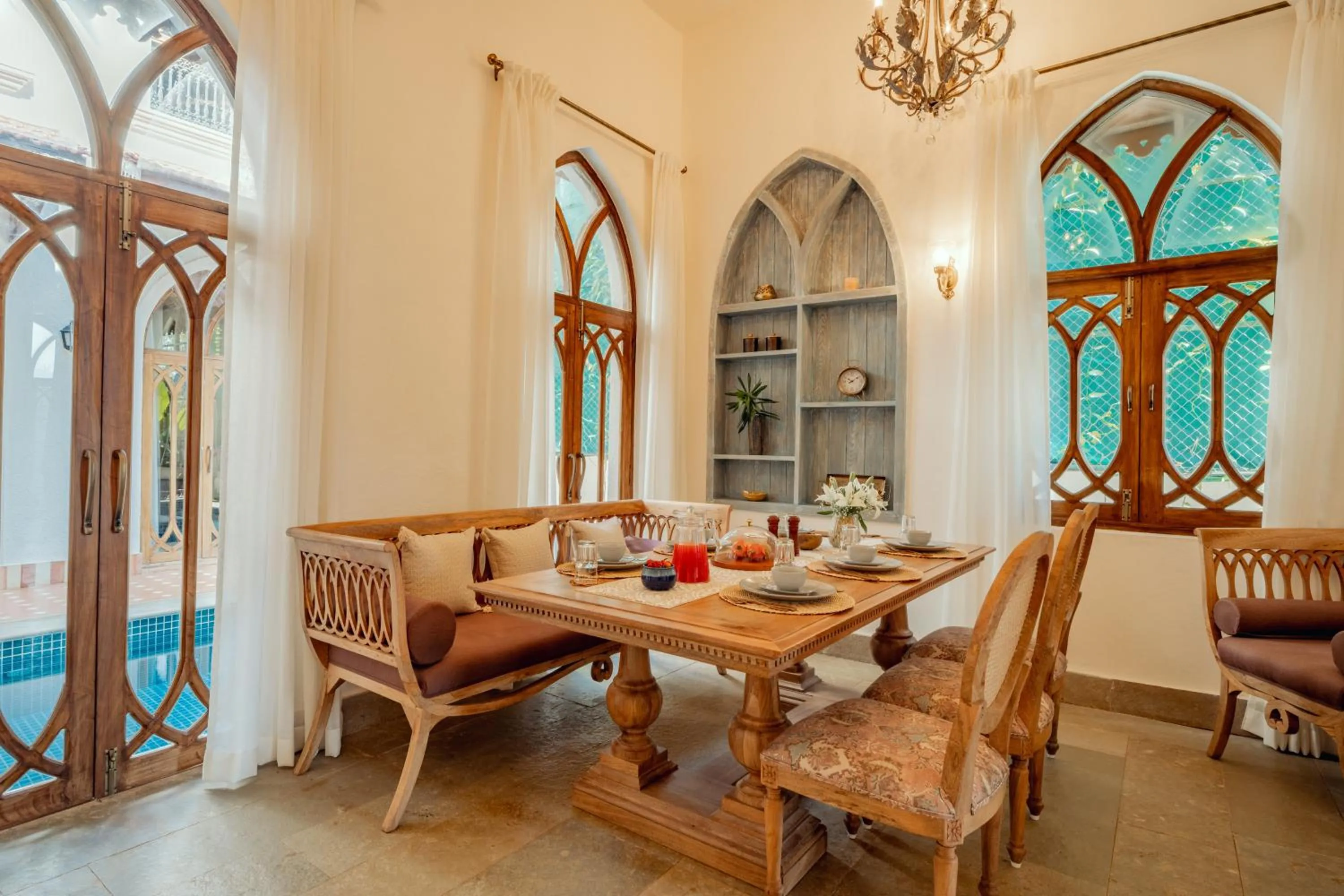ELIVAAS 4 BHK with Pvt Pool & Media Room - Samukha by Aranayam