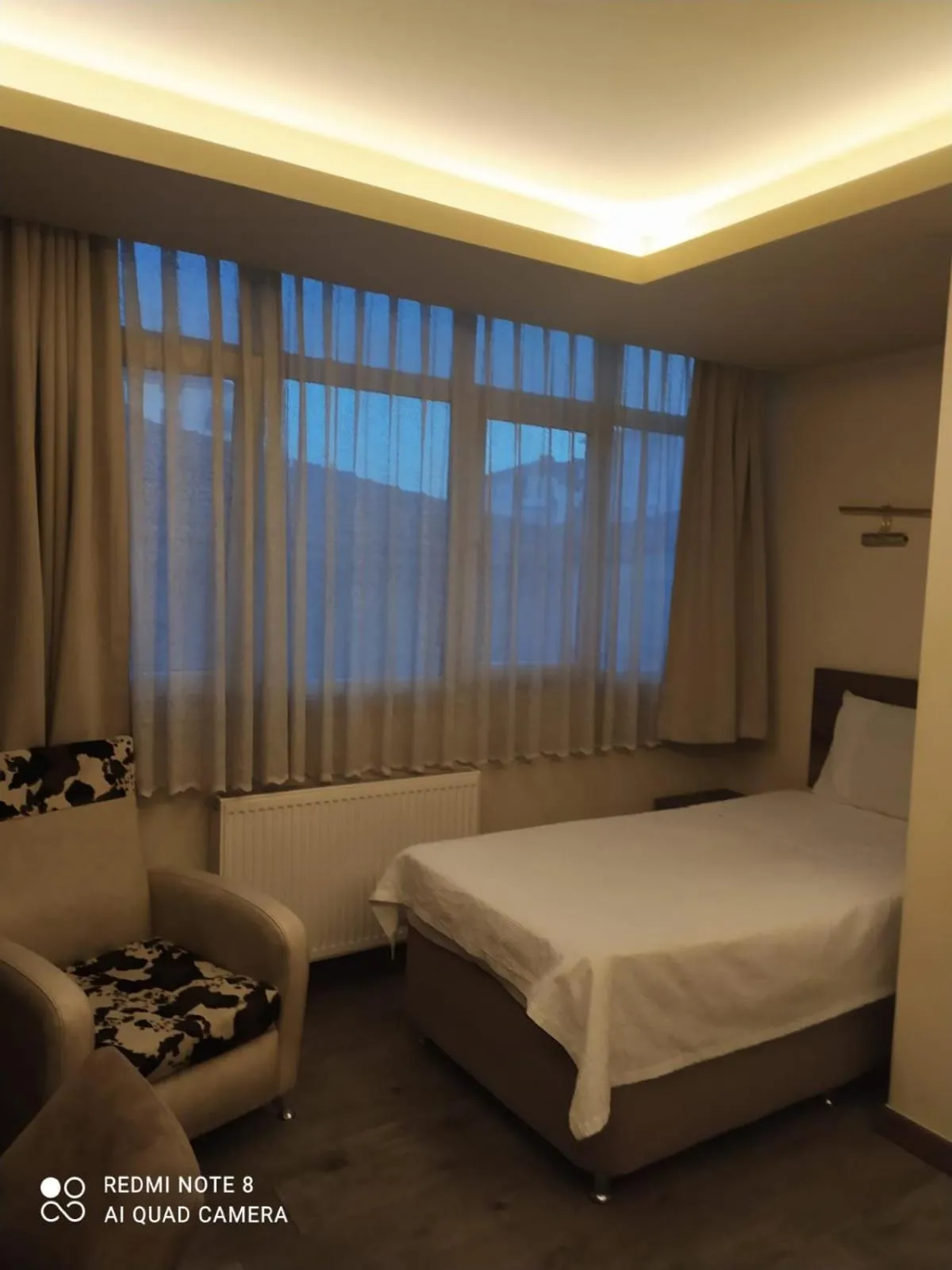 Bed in Center Room Otel