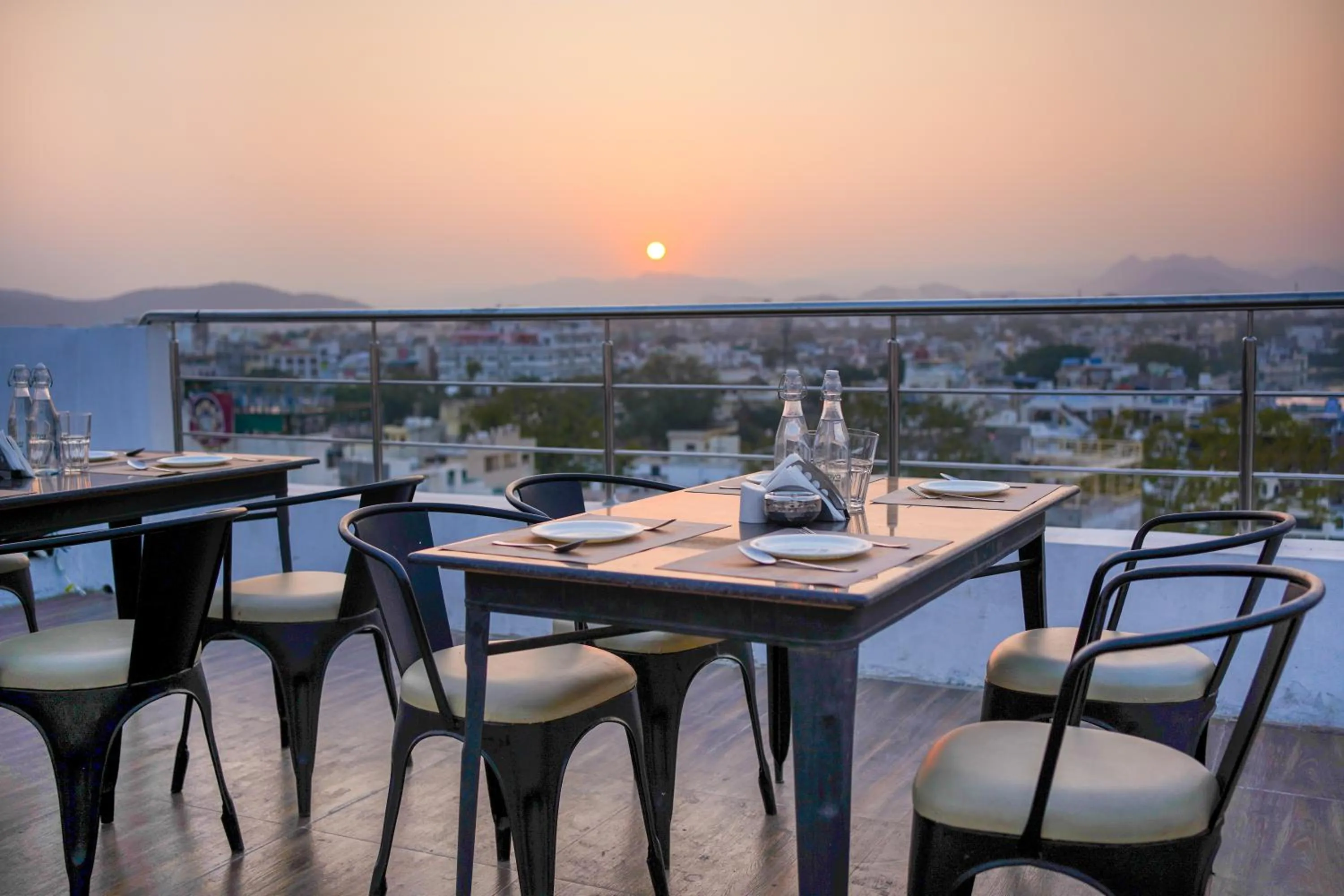 Restaurant/places to eat in Amoraya Udaipur