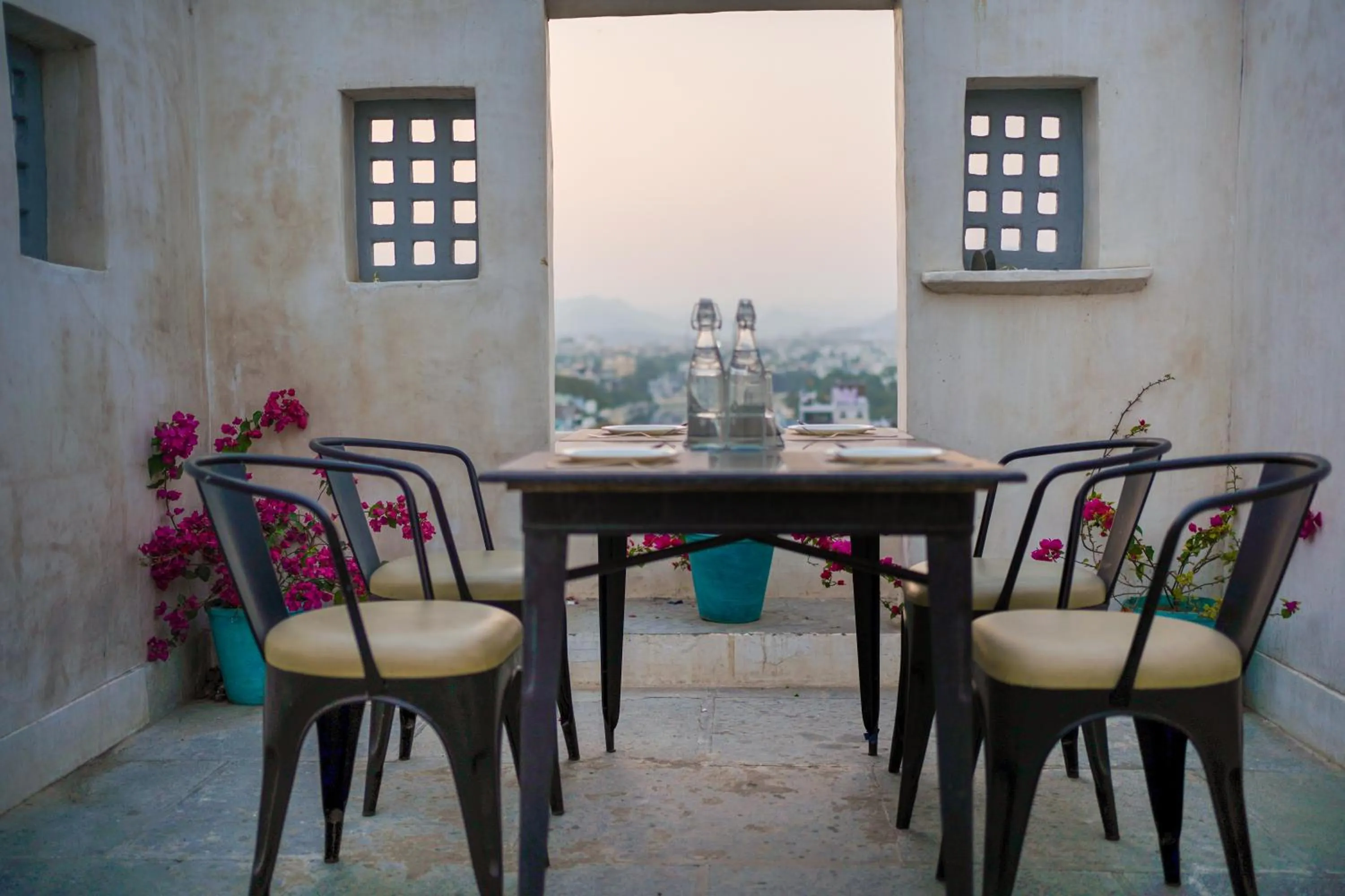 Restaurant/places to eat in Amoraya Udaipur