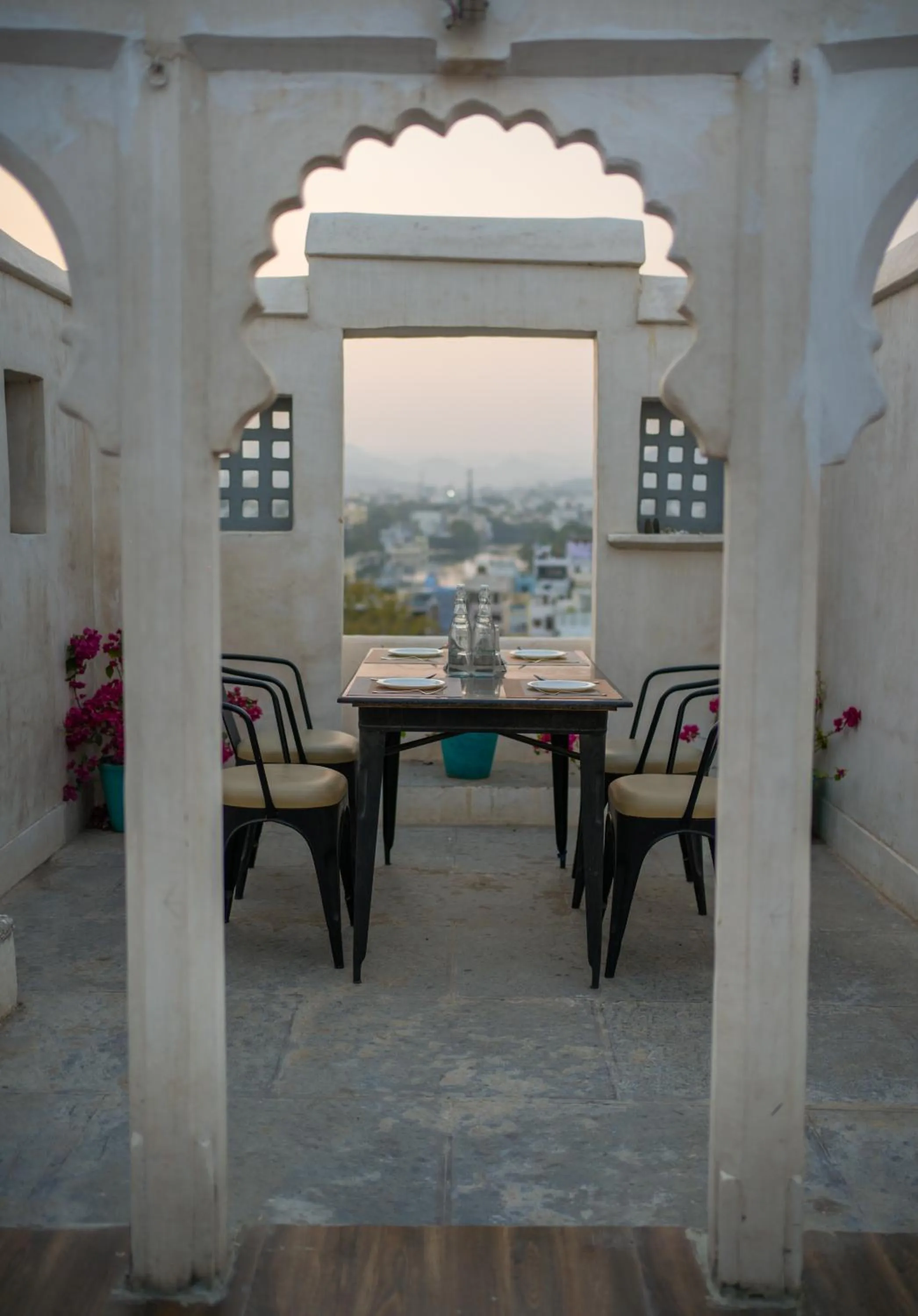 Restaurant/places to eat in Amoraya Udaipur