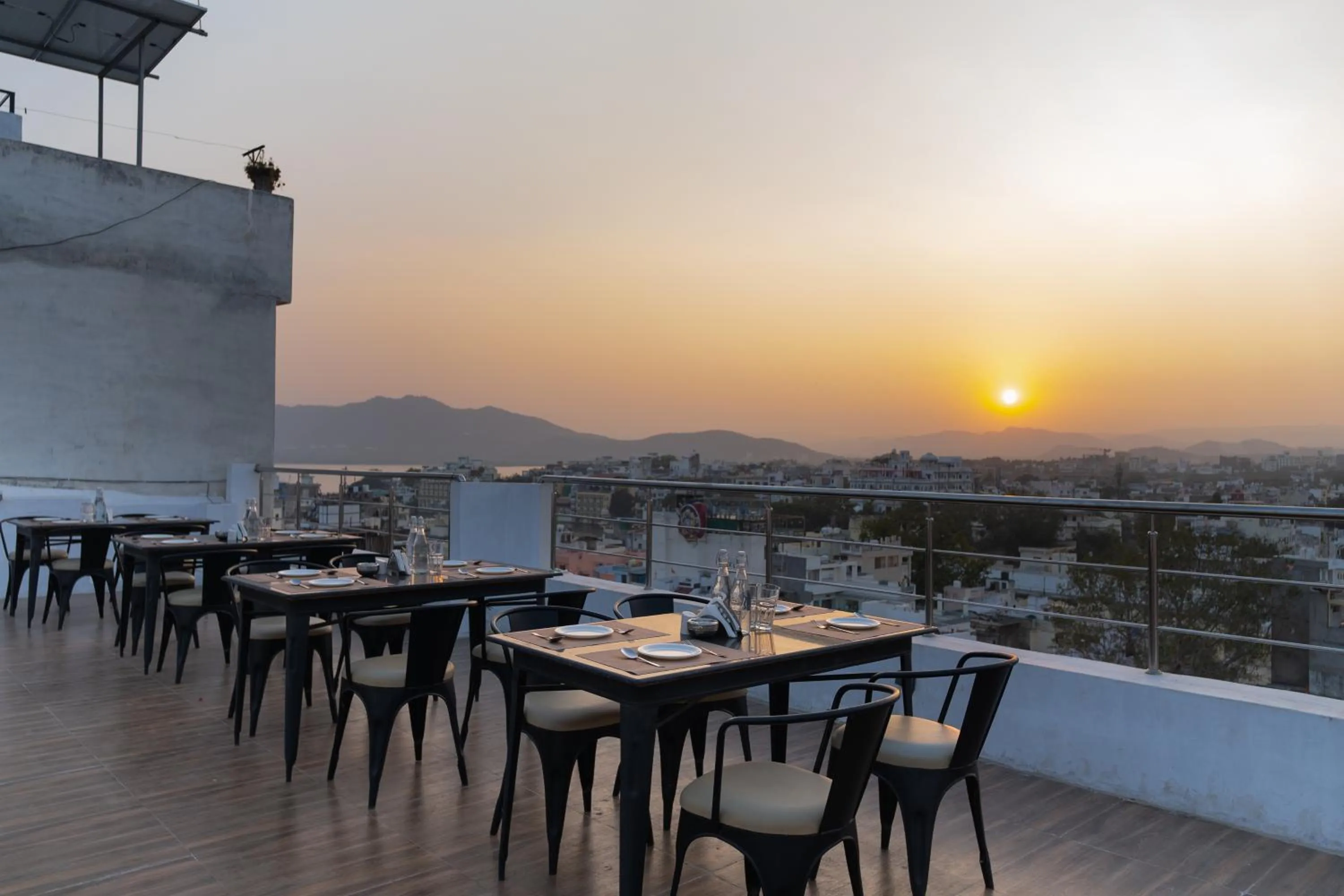 Restaurant/places to eat in Amoraya Udaipur