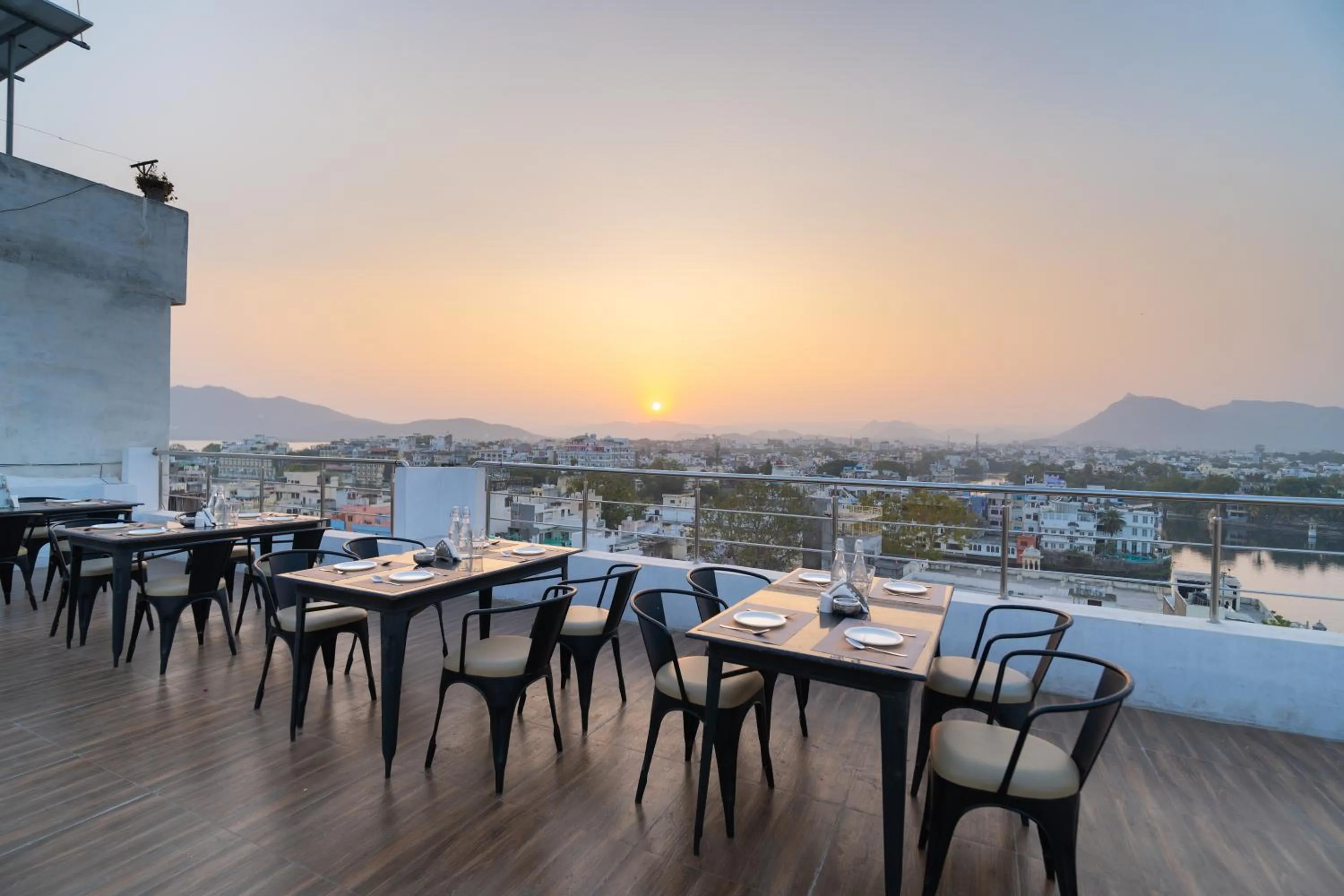 Restaurant/places to eat in Amoraya Udaipur