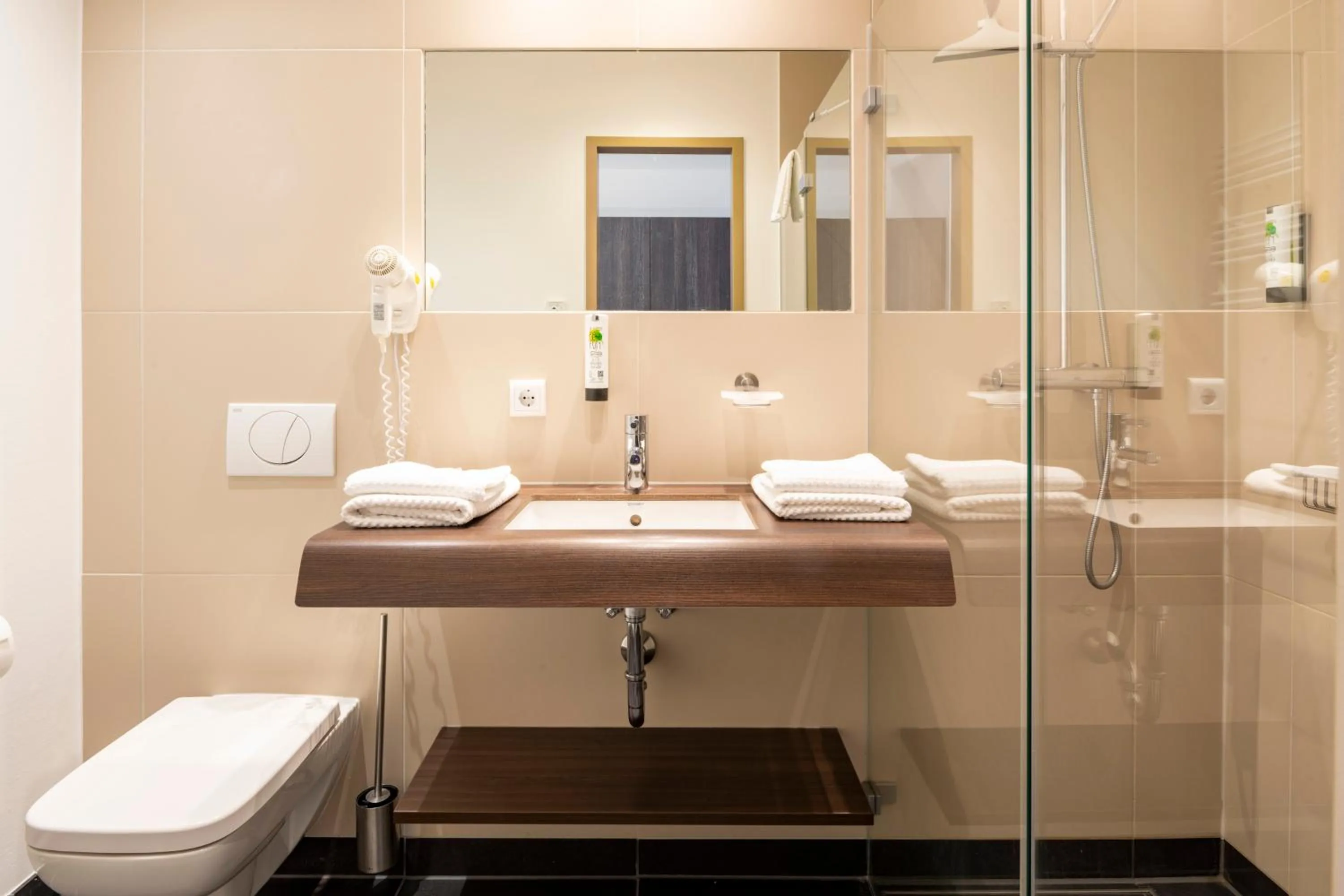 Shower in Boardinghaus Weinberg Campus