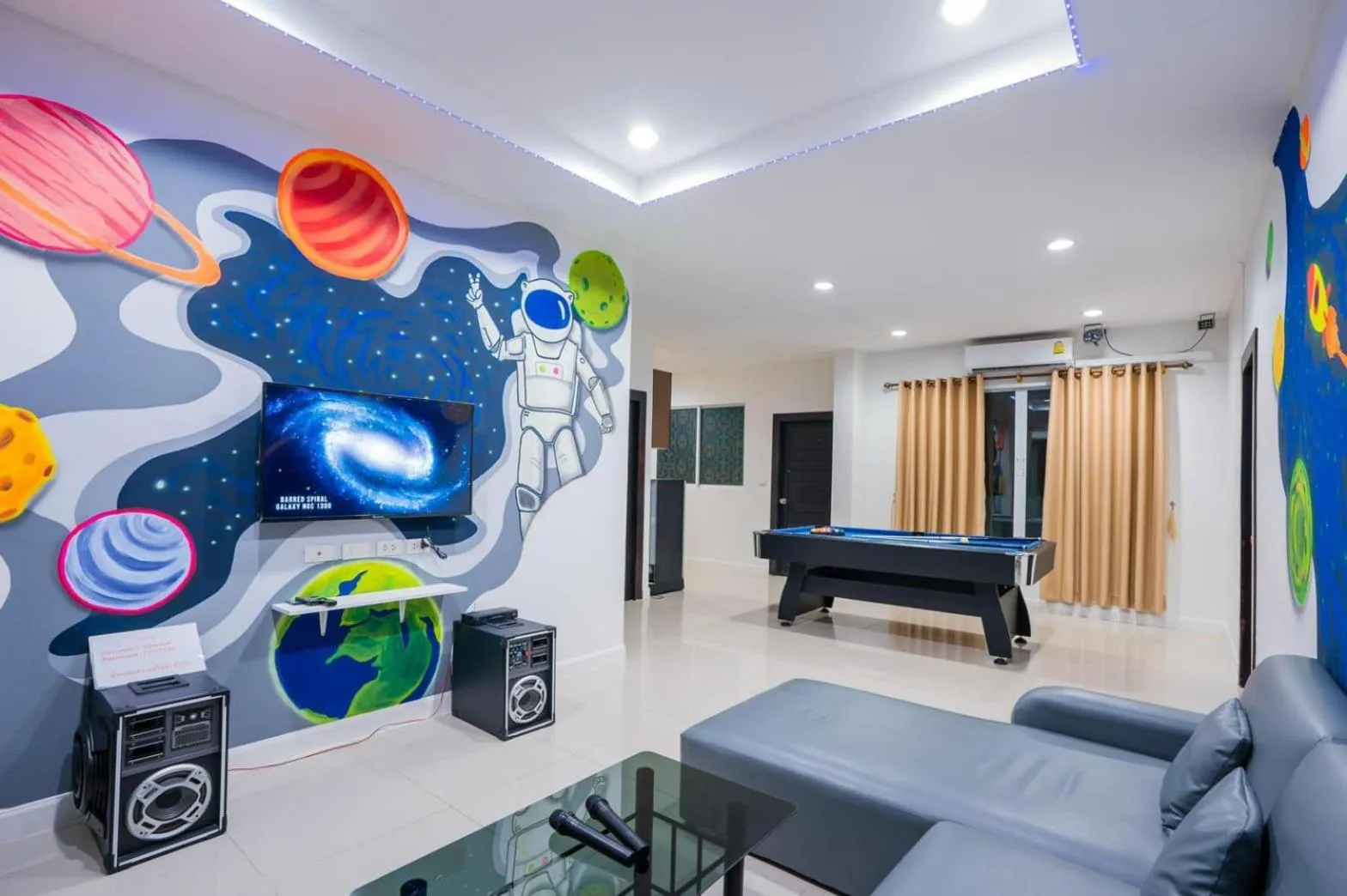 Space X Slider 4 Bedrooms Pool Villa Huahin