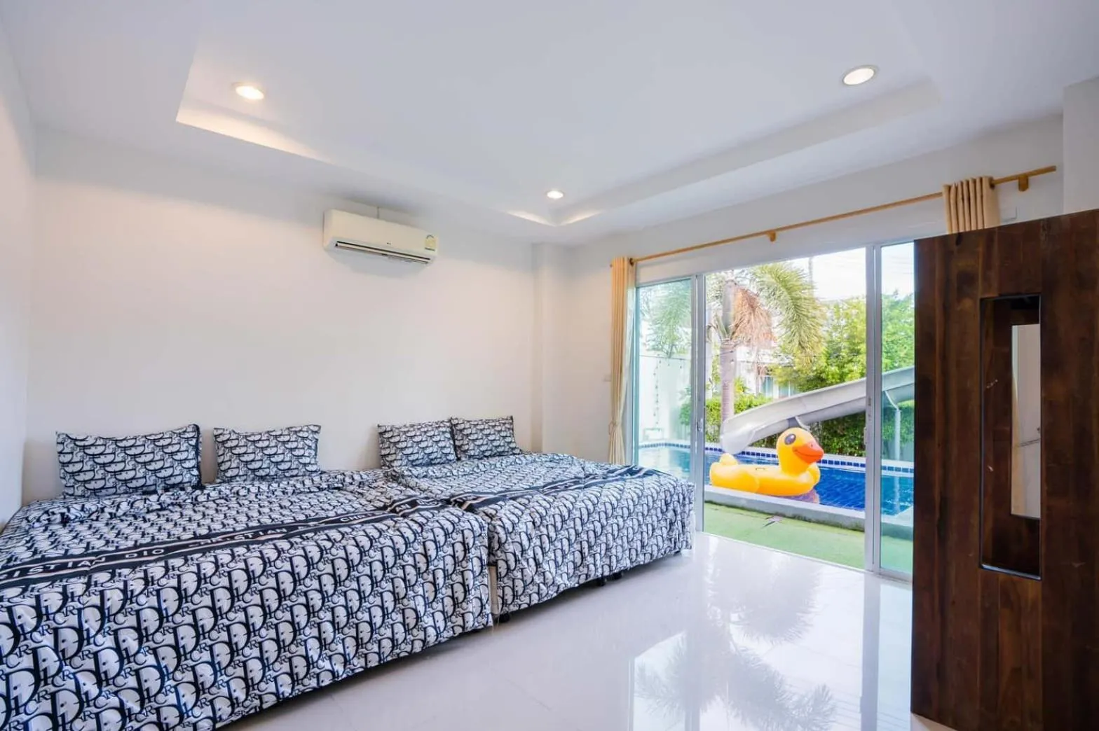 Bed in Space X Slider 4 Bedrooms Pool Villa Huahin