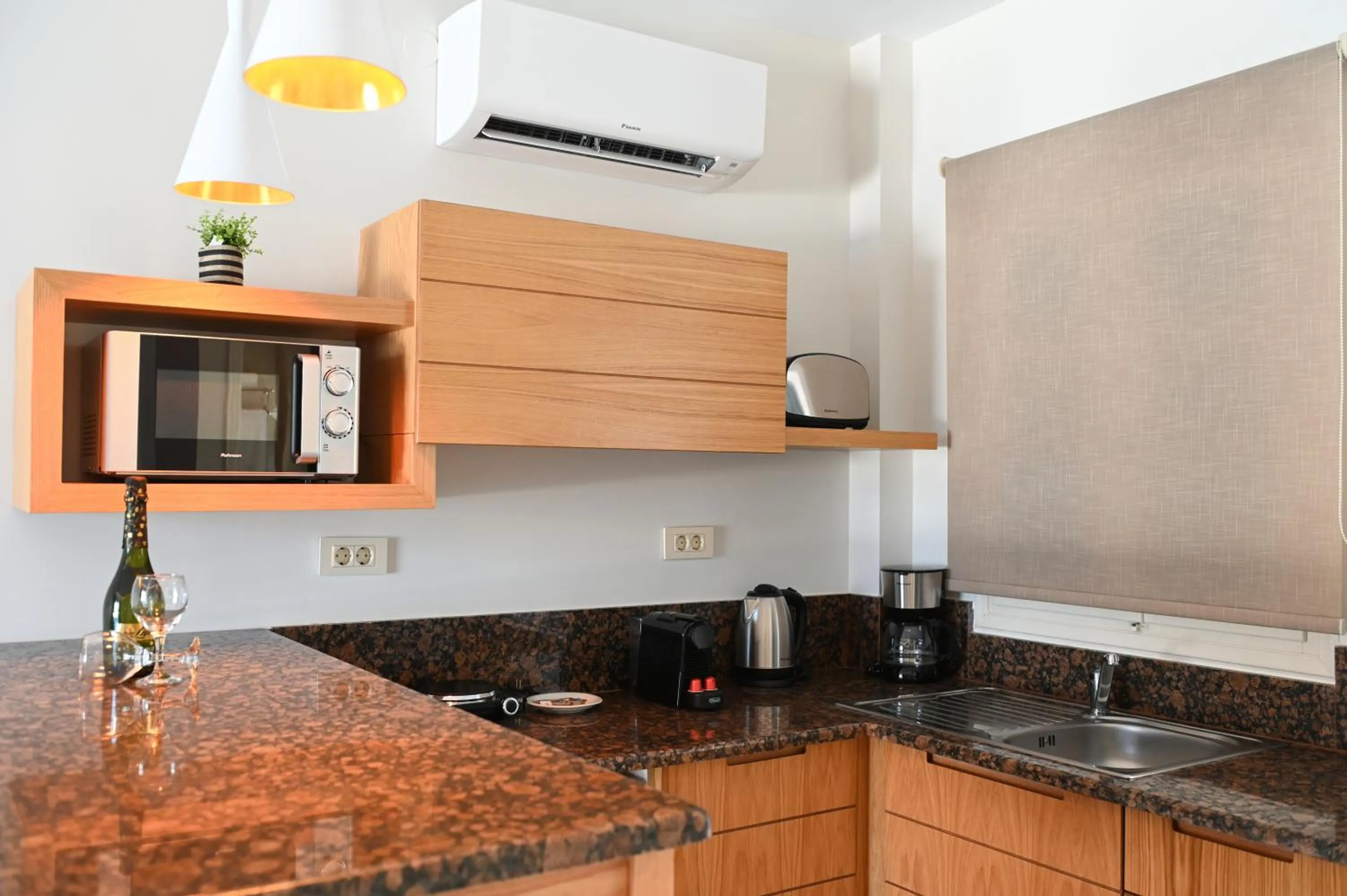 Elena Village Hotel & Suites