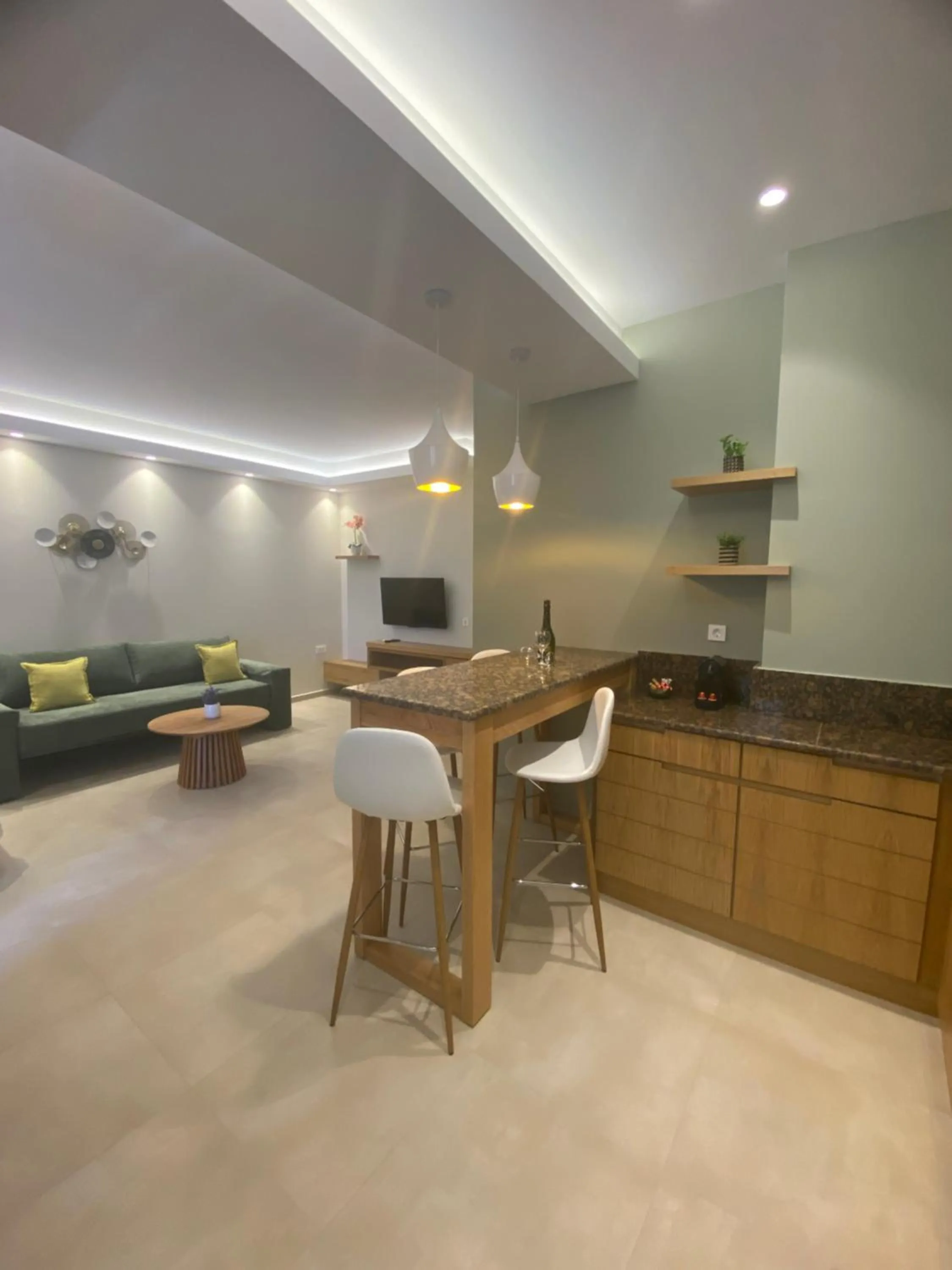 Elena Village Hotel & Suites