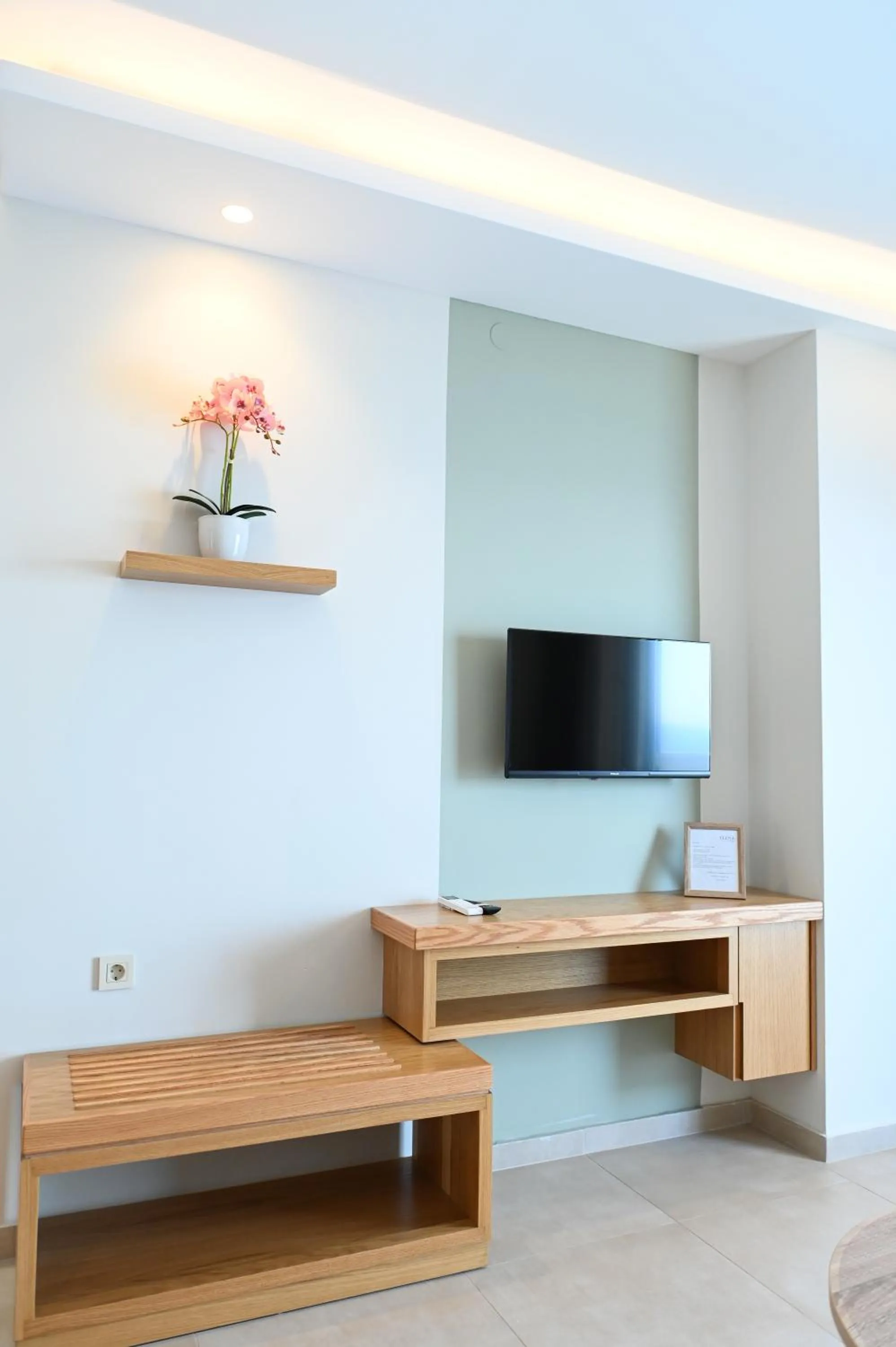 Elena Village Hotel & Suites