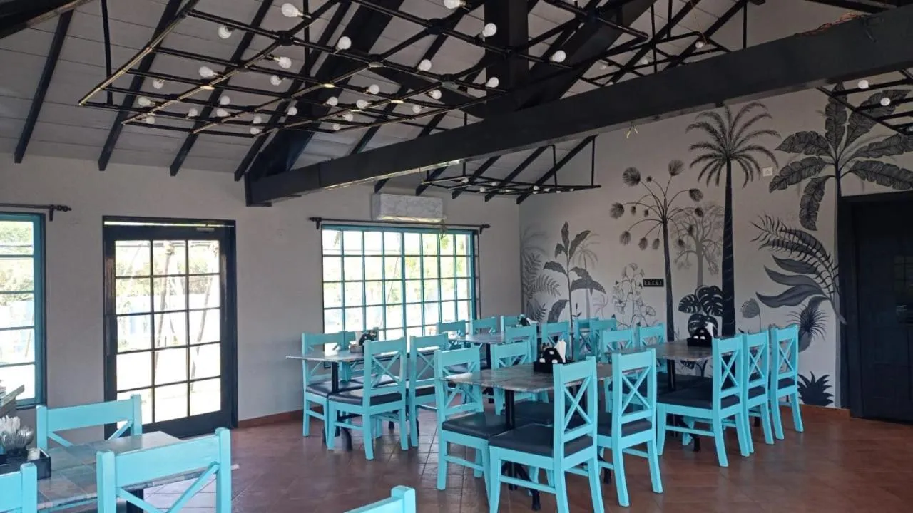 Restaurant/places to eat in The Village Resort