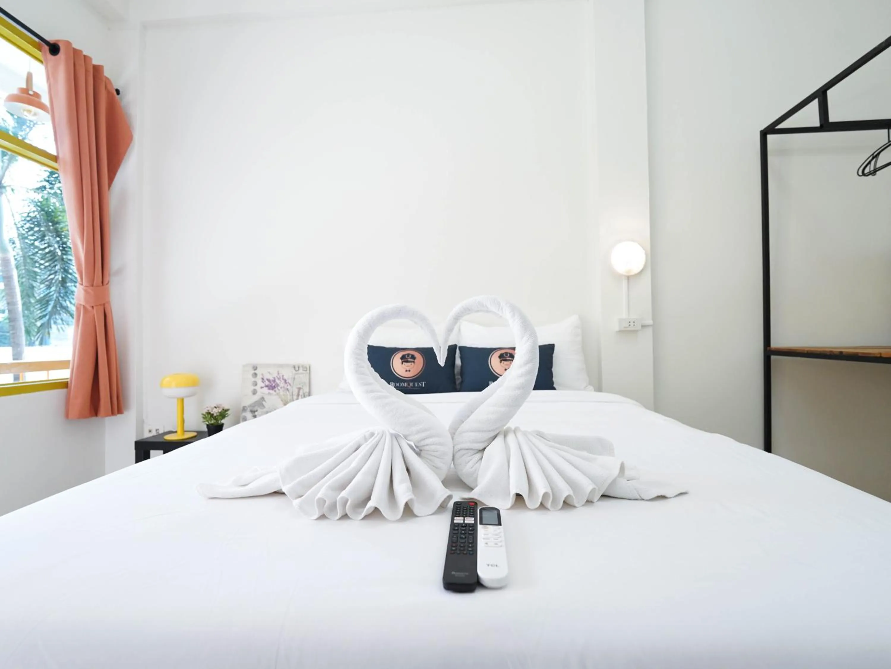 Bed in RoomQuest Hotel Pratunam