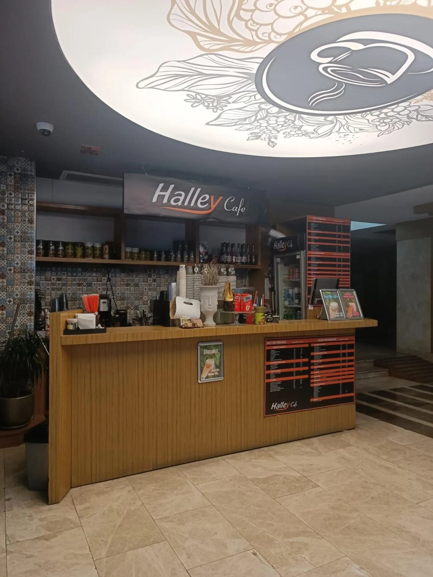 Lounge or bar in HALLEY OTEL