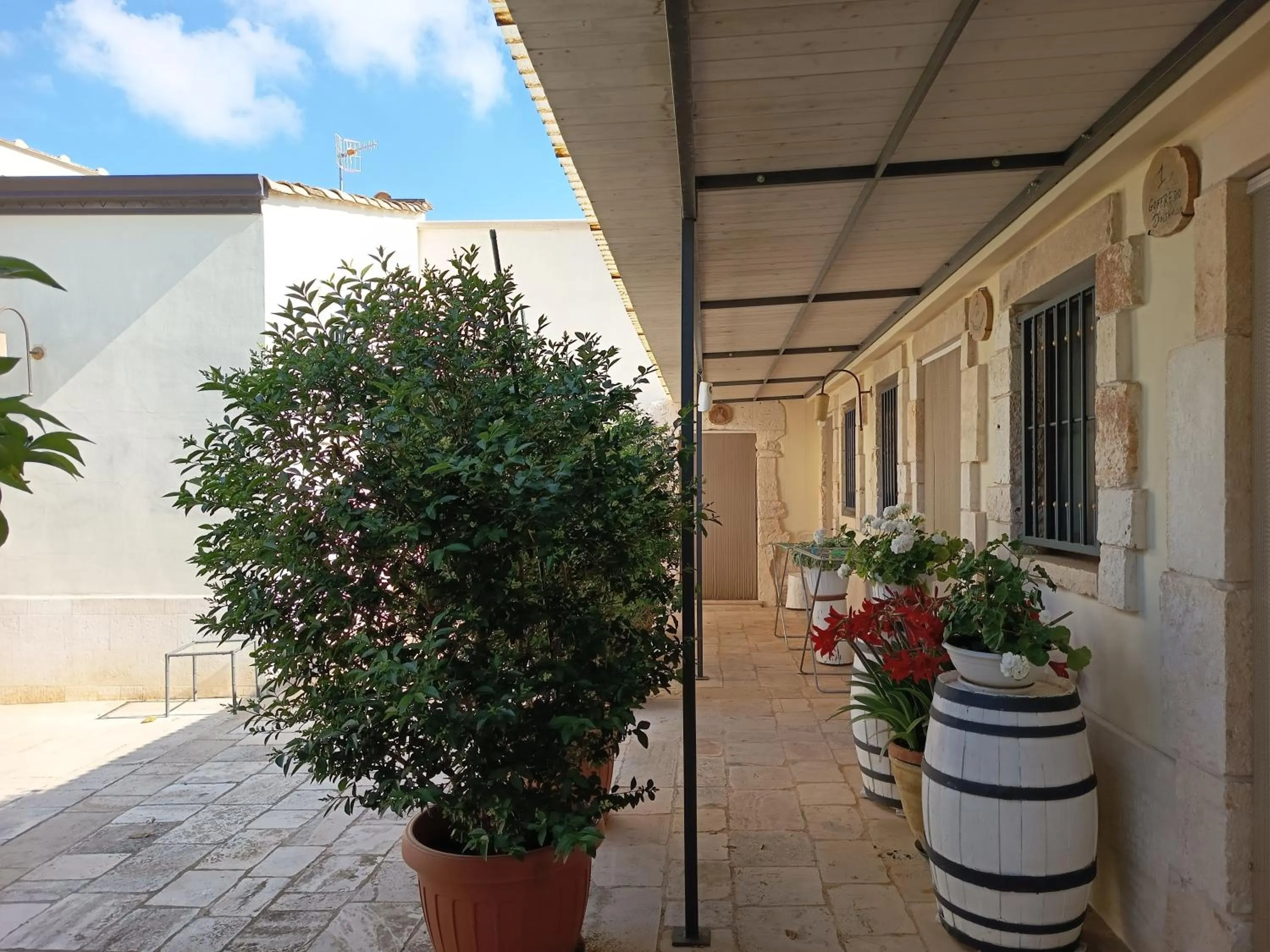 Patio in B&B Il Mulino del Monastero