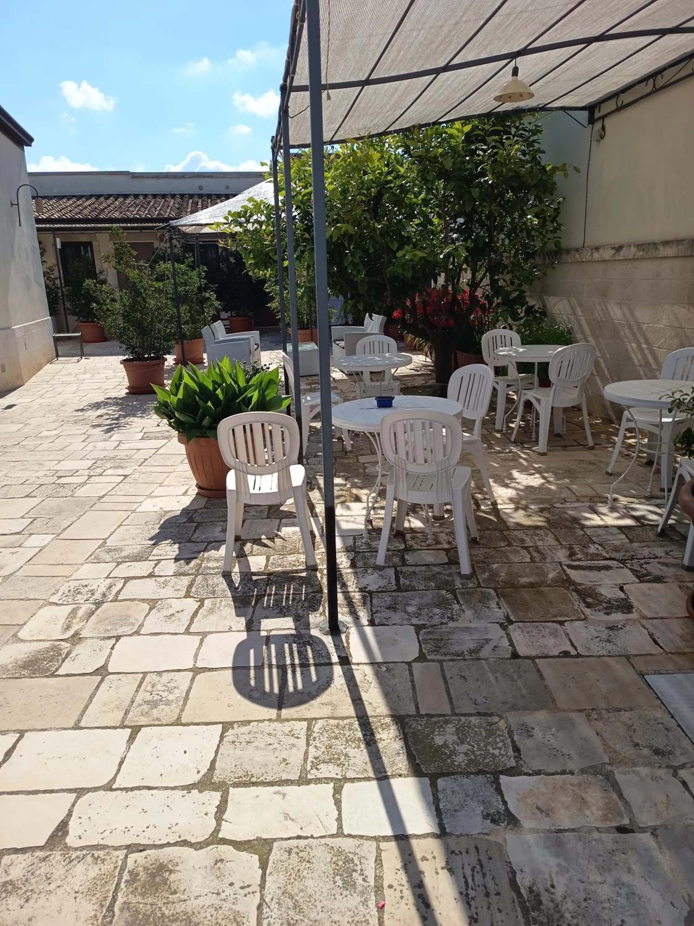 Patio in B&B Il Mulino del Monastero