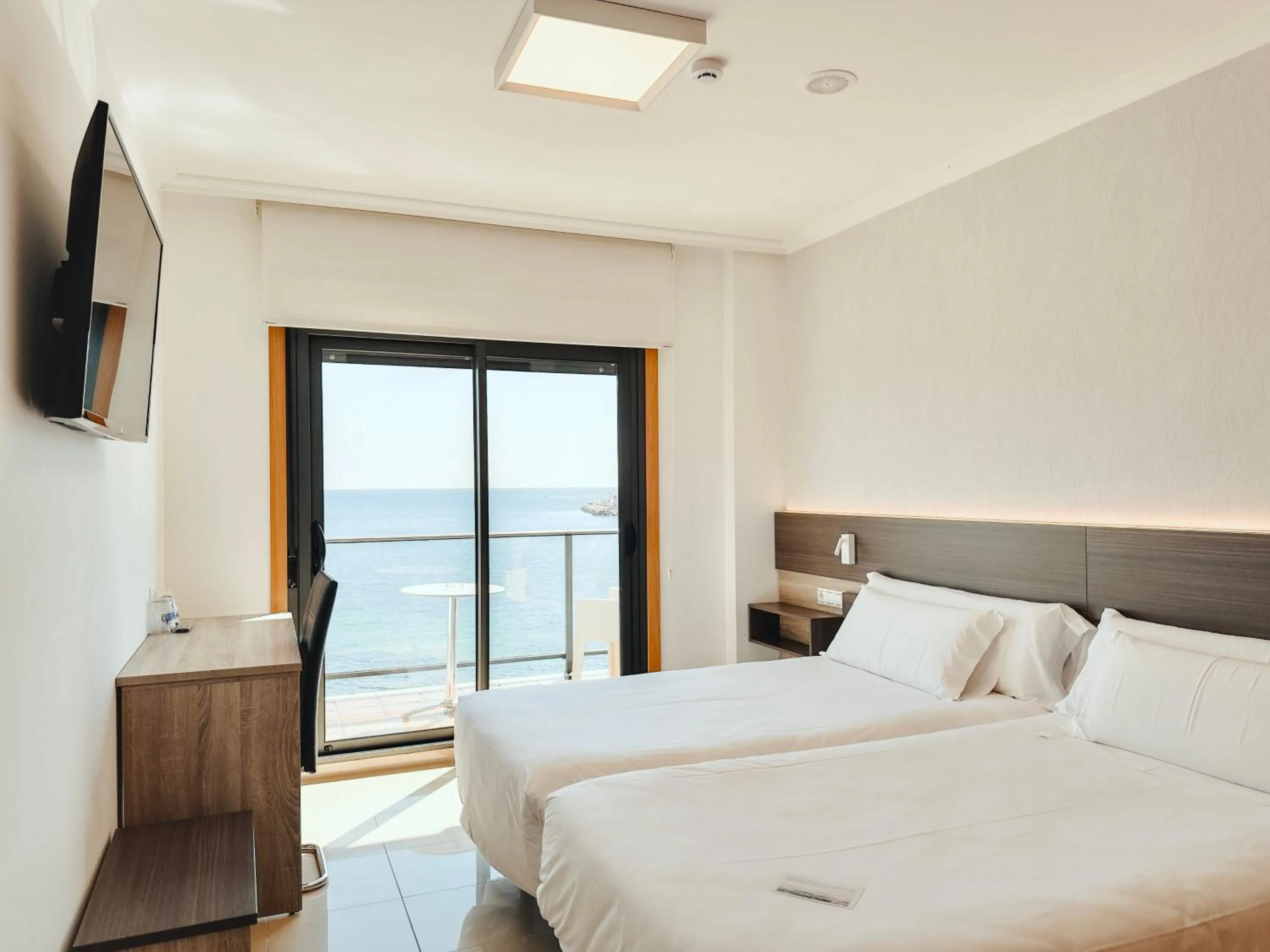 Twin Room with Sea View - single occupancy in Hotel Mardevela