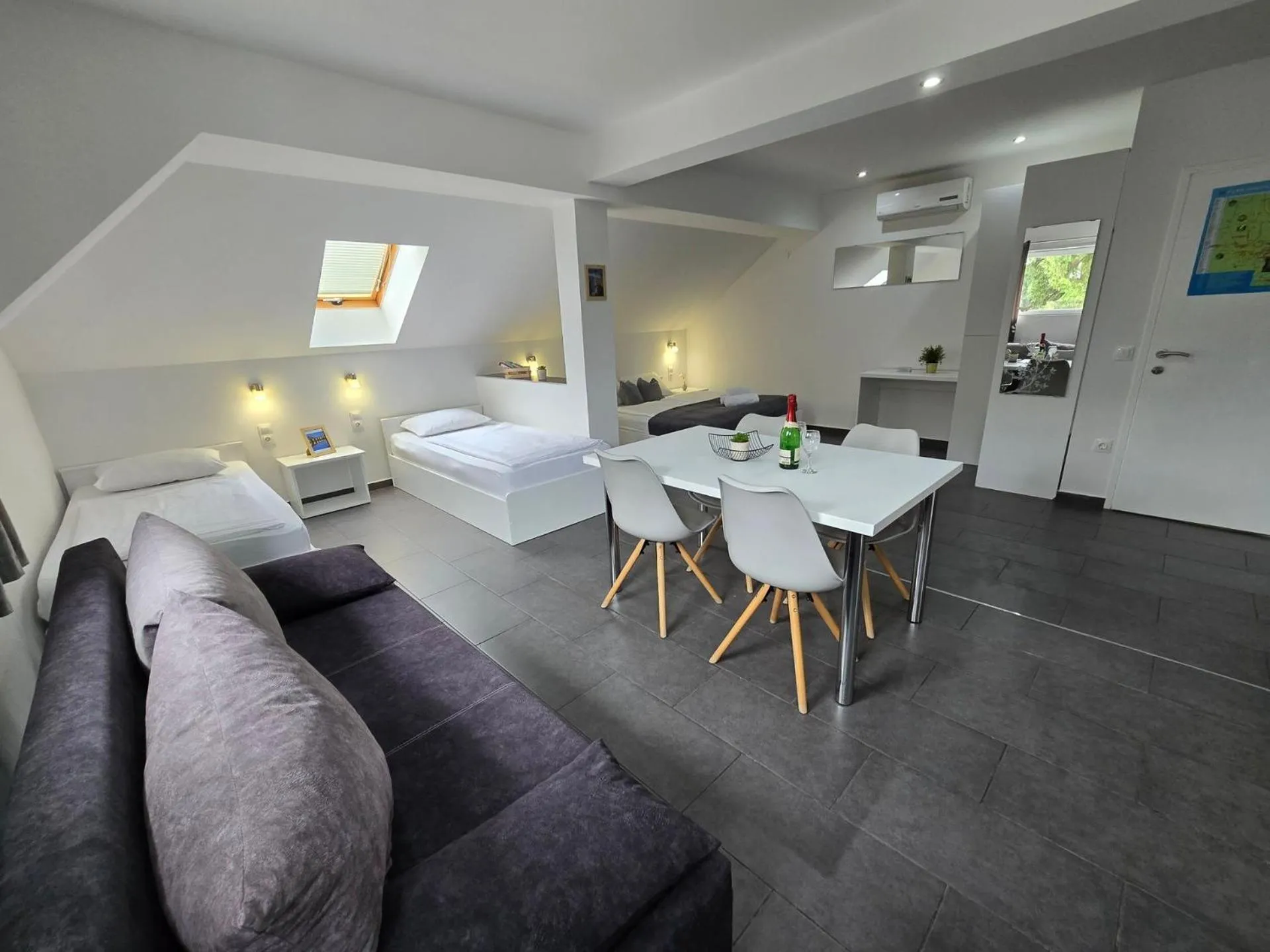 Comfort Quadruple Room - single occupancy in B&B Cindra