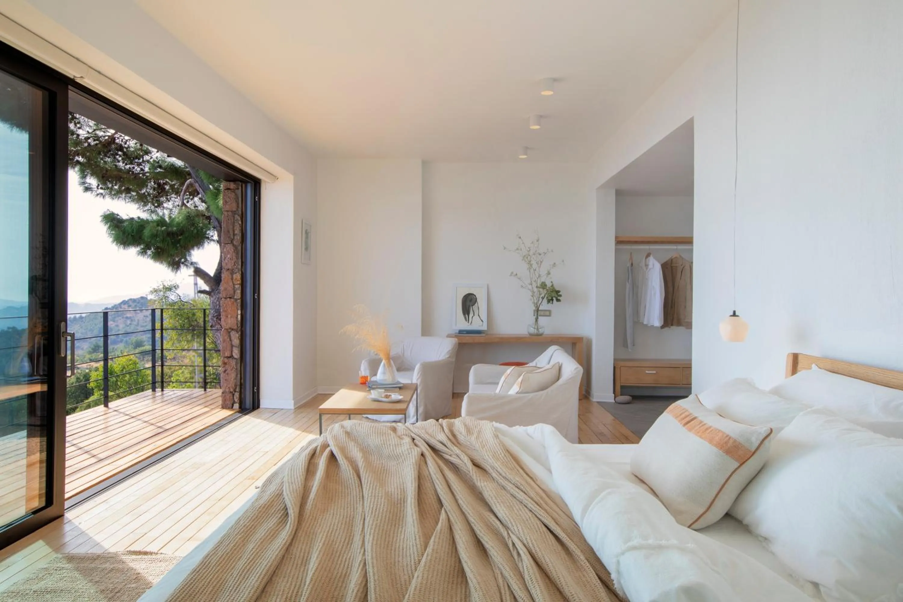 Balcony/Terrace, Bed in Momos Otel