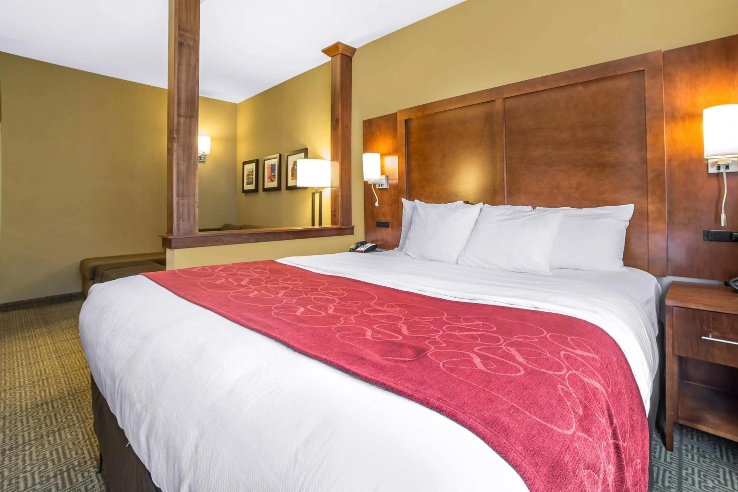 Bedroom, Bed in Comfort Suites Moab near Arches National Park