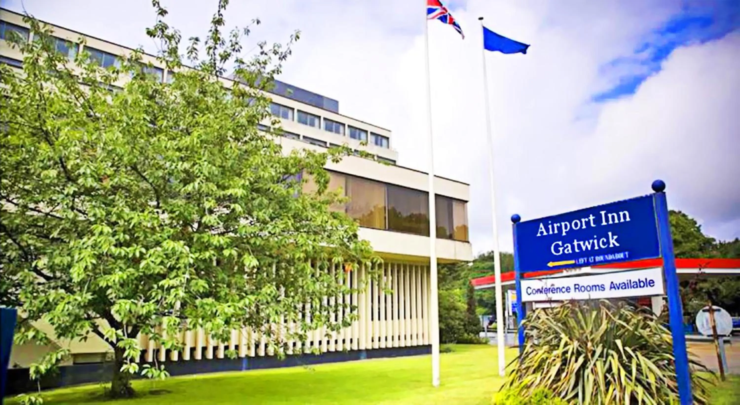Facade/entrance in Airport Inn Gatwick