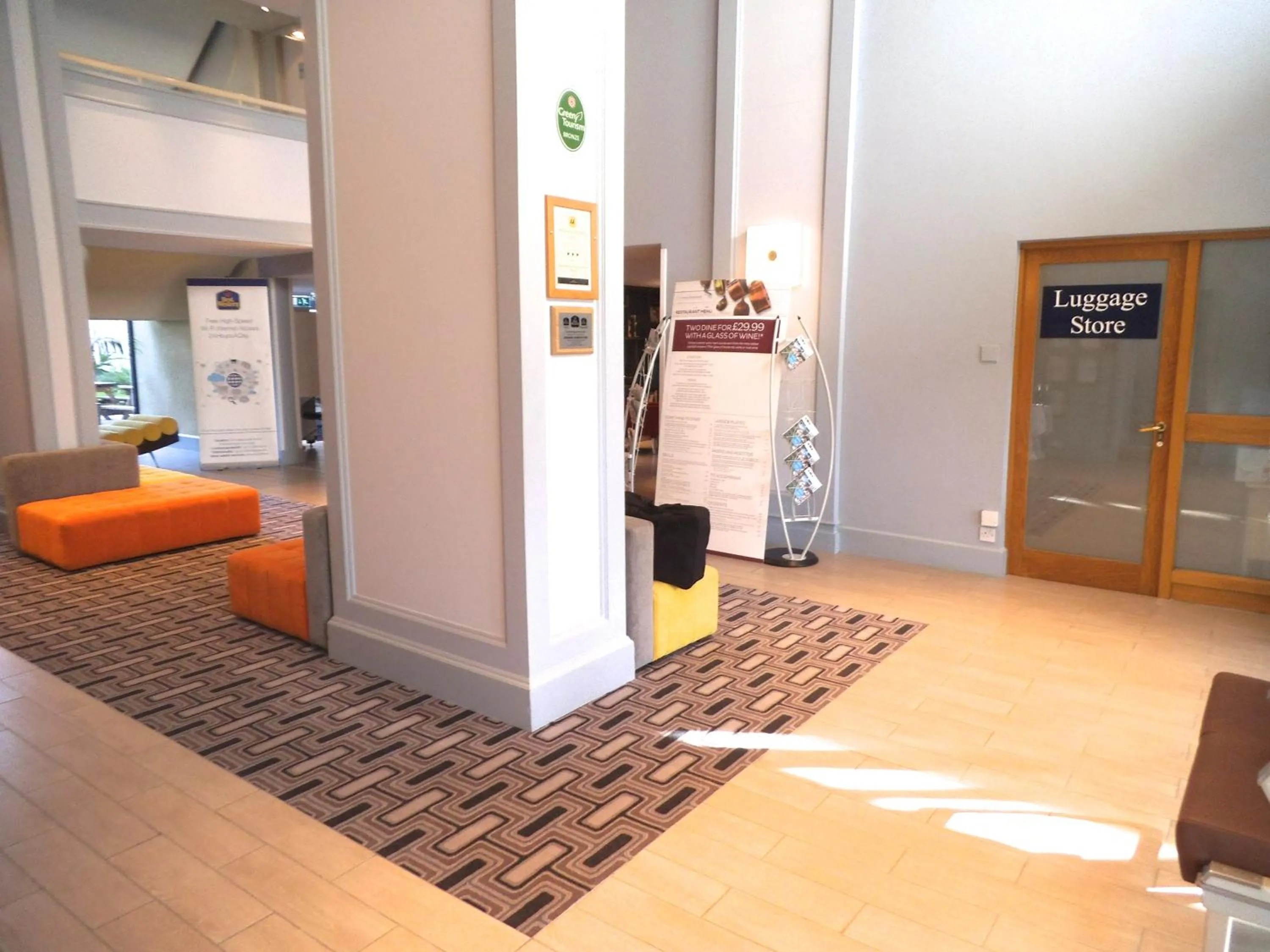 Lobby or reception in Airport Inn Gatwick