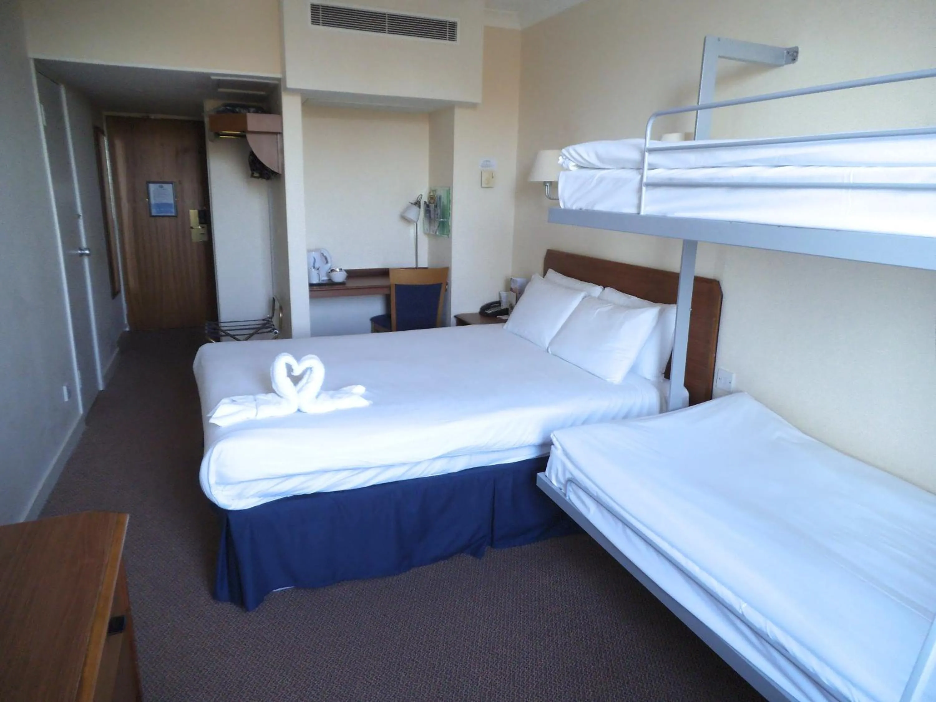 Photo of the whole room in Airport Inn Gatwick