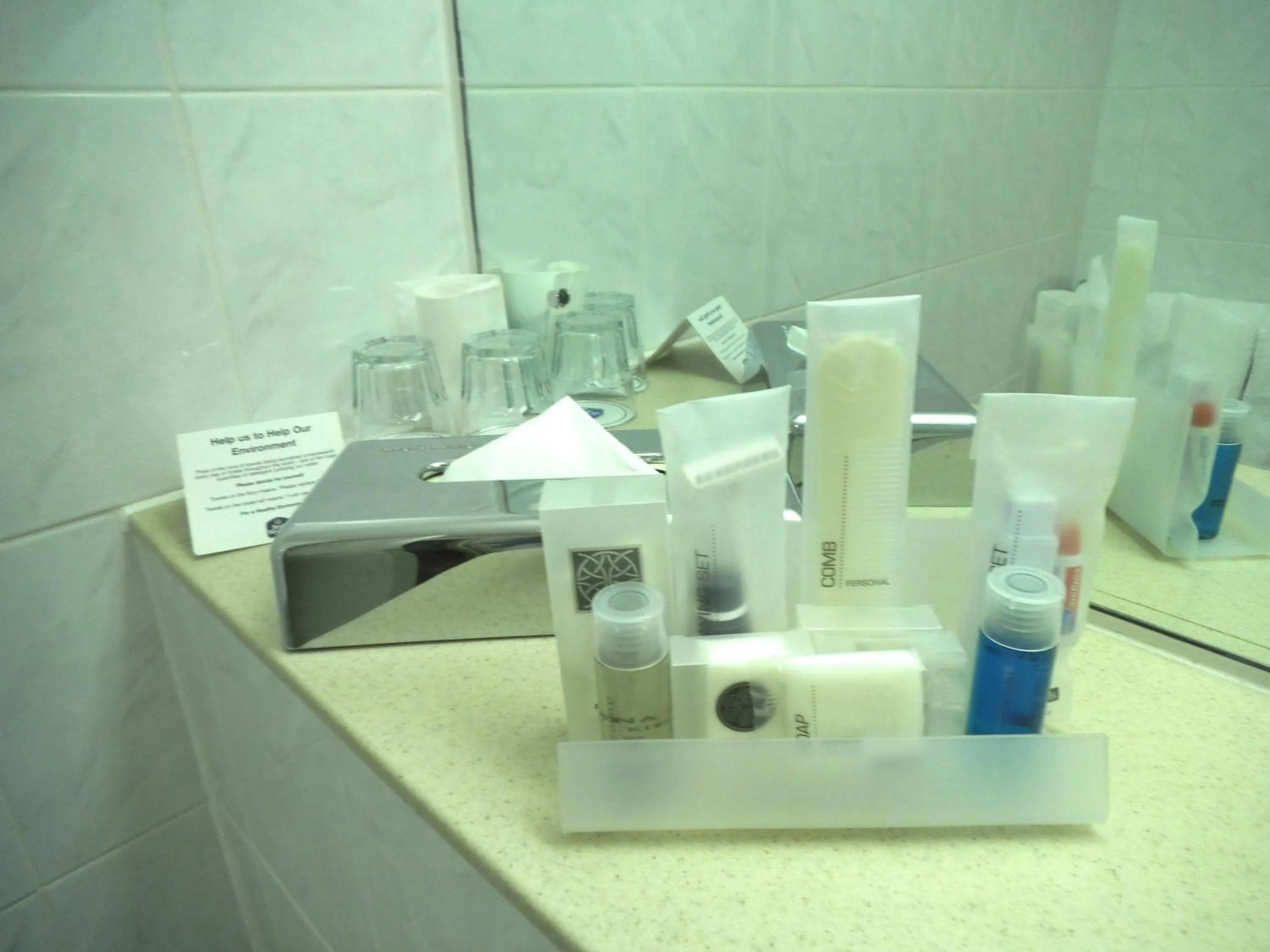 Bathroom in Airport Inn Gatwick