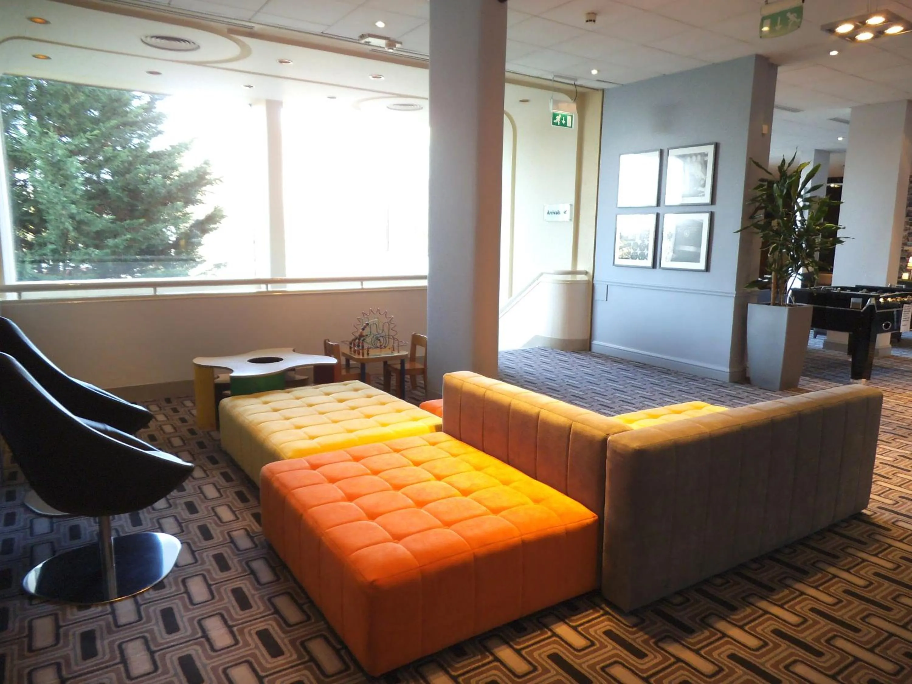 Lounge or bar in Airport Inn Gatwick