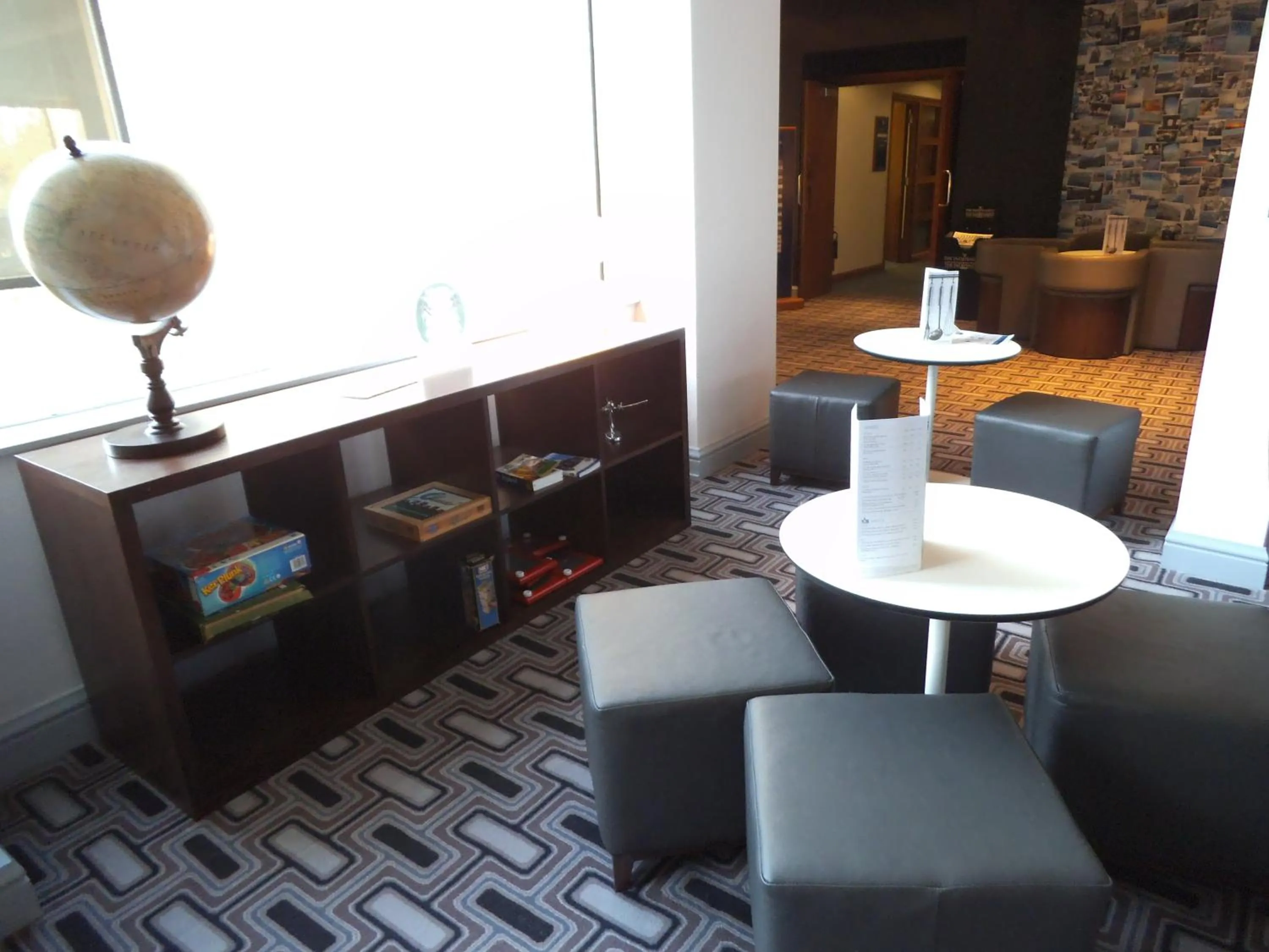 Lounge or bar in Airport Inn Gatwick