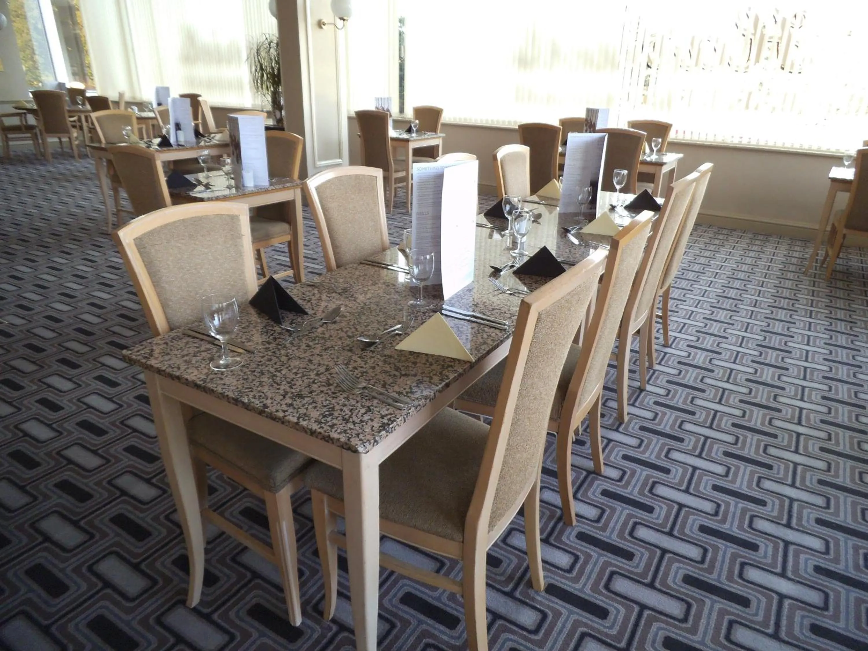 Restaurant/places to eat in Airport Inn Gatwick