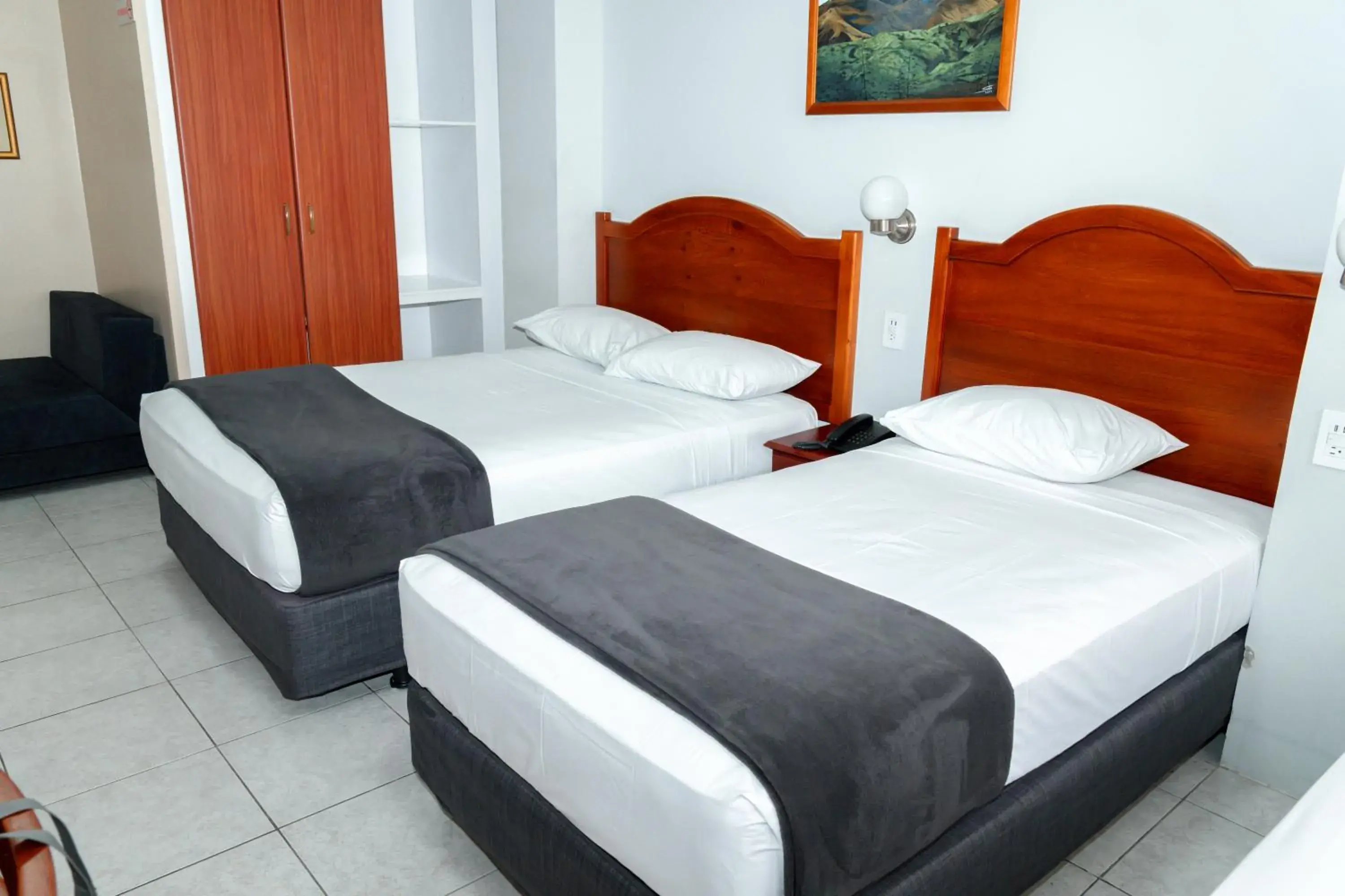 Twin Room - single occupancy in Grand Hotel Machala Twin Room - single occupancy in Grand Hotel Machala
