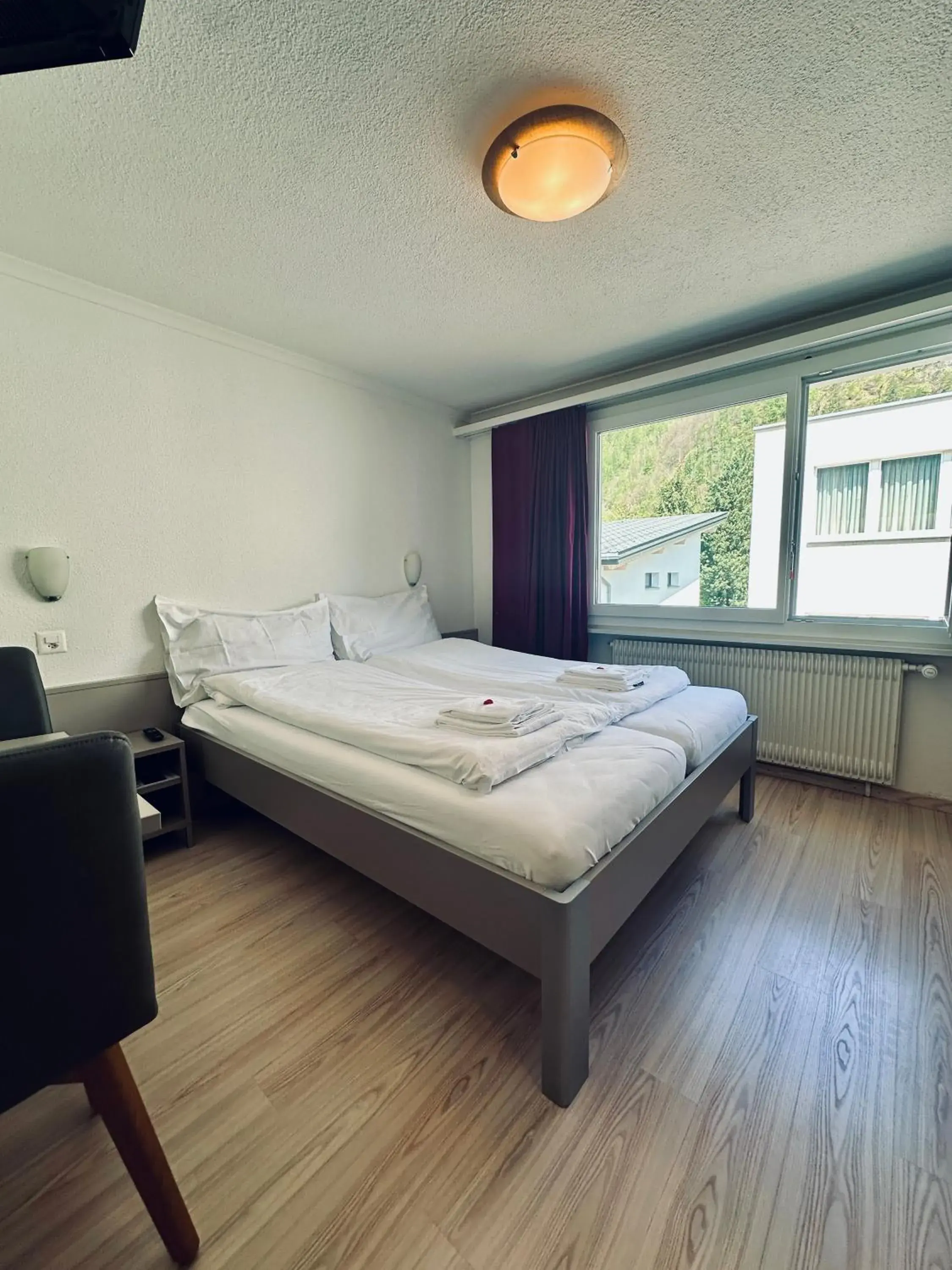 Bed in Hotel Rebstock Meiringen Bed in Hotel Rebstock Meiringen