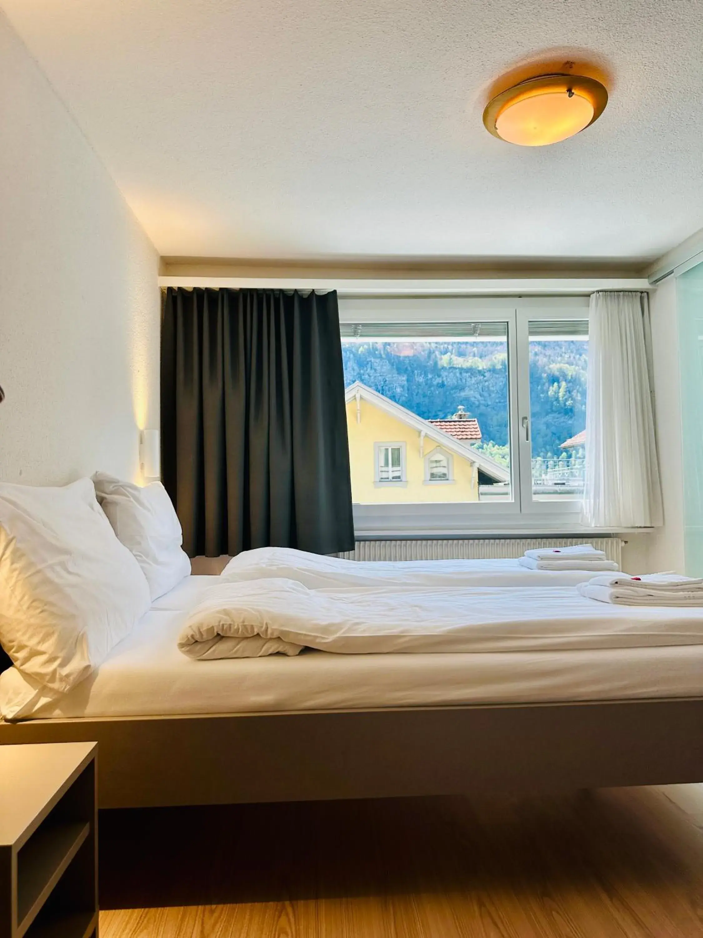Bed in Hotel Rebstock Meiringen Bed in Hotel Rebstock Meiringen
