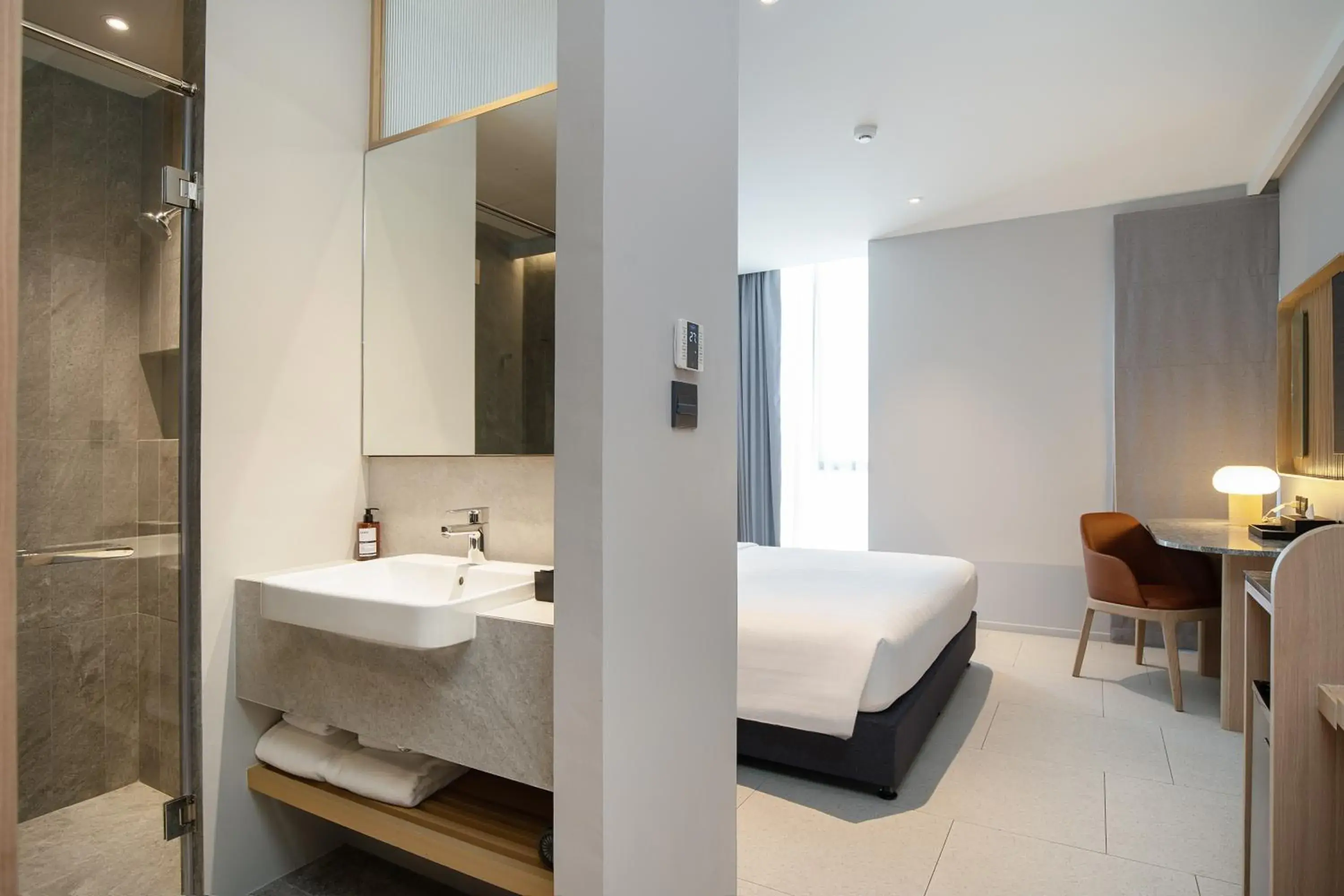 Bathroom, Bed in Saan Hotel Sathorn Bathroom, Bed in Saan Hotel Sathorn