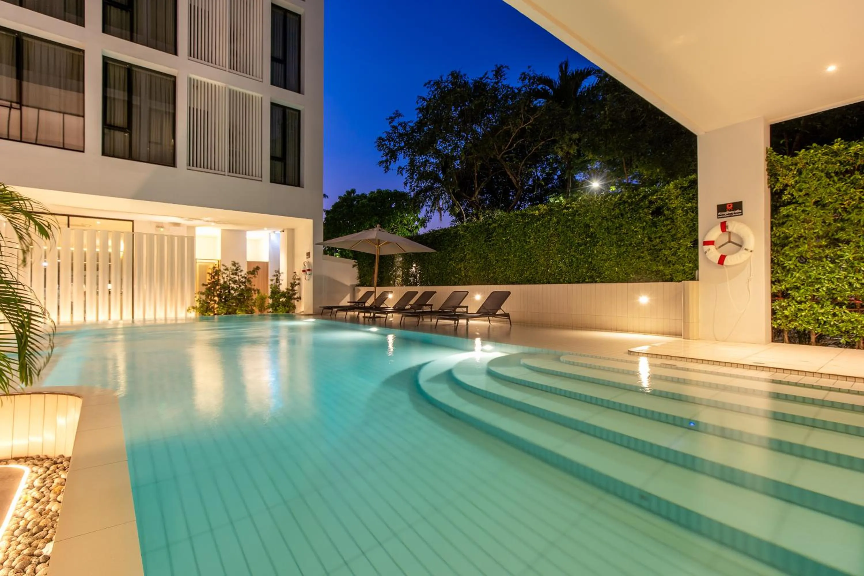 Swimming pool in Saan Hotel Sathorn