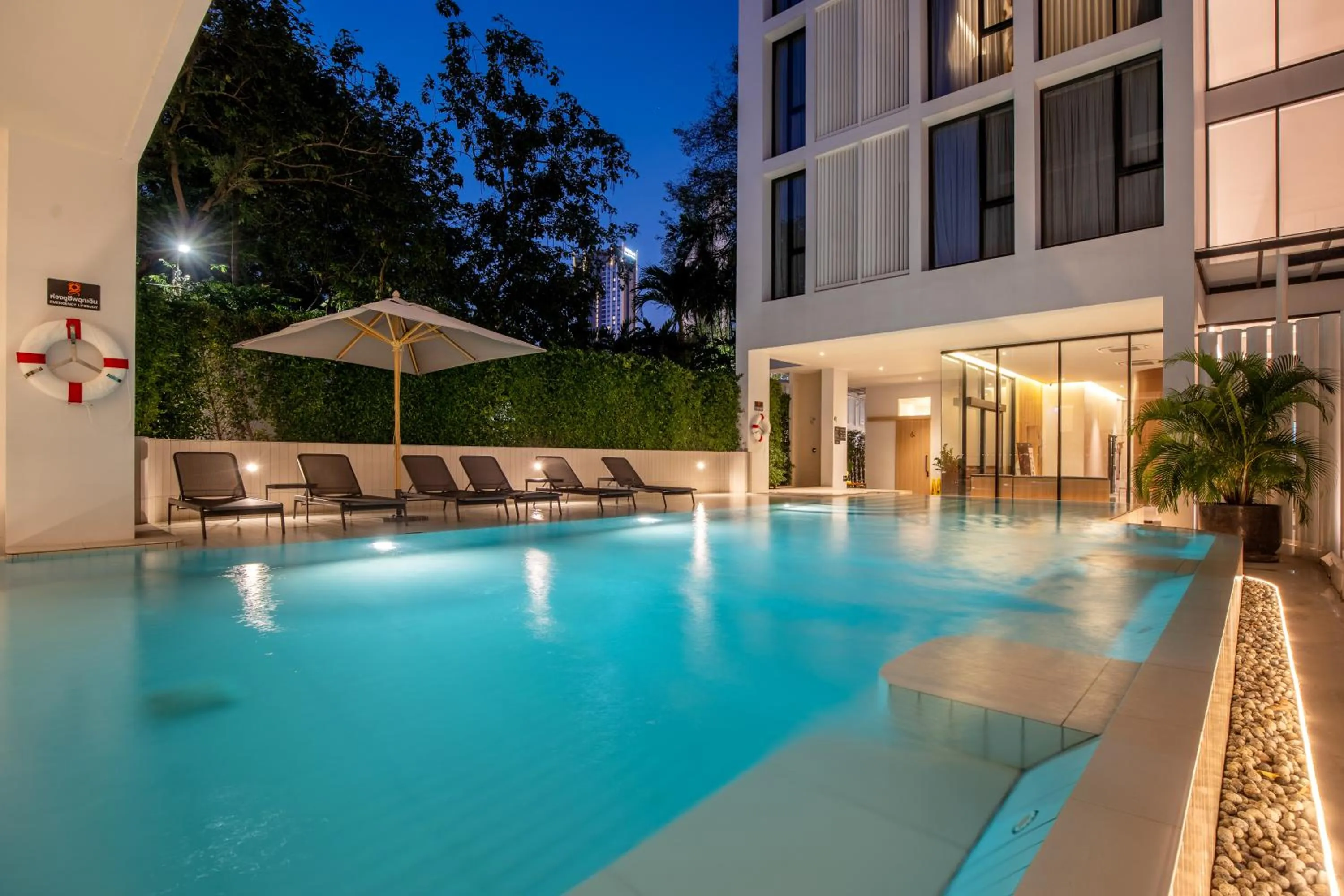 Swimming pool in Saan Hotel Sathorn